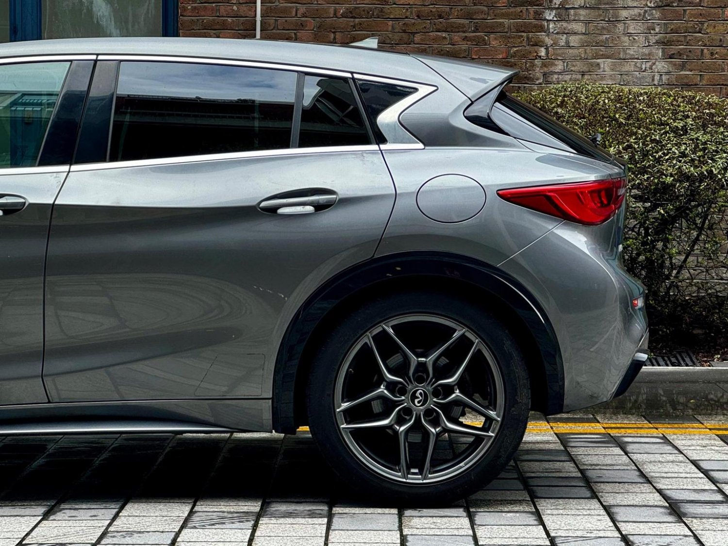 Infiniti Q30