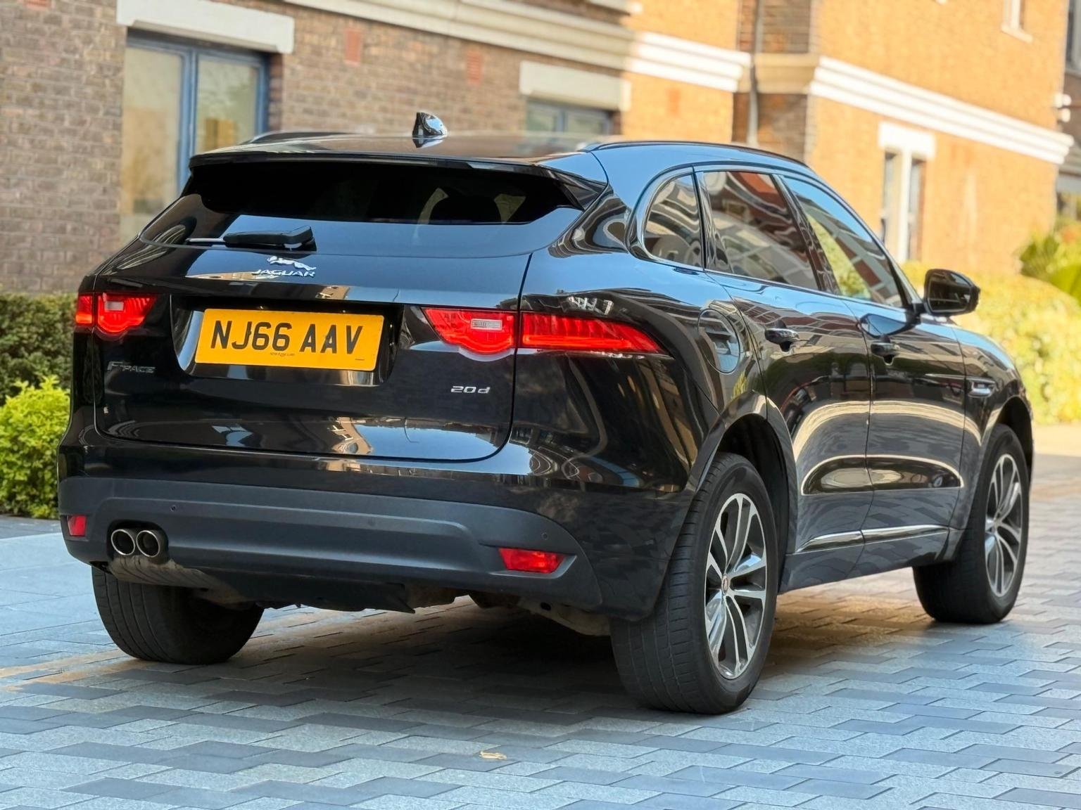Jaguar F Pace