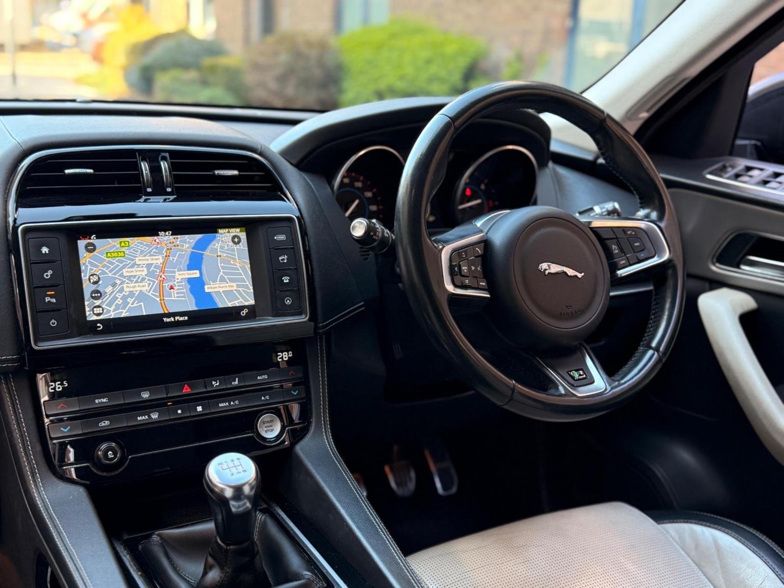 Jaguar F Pace