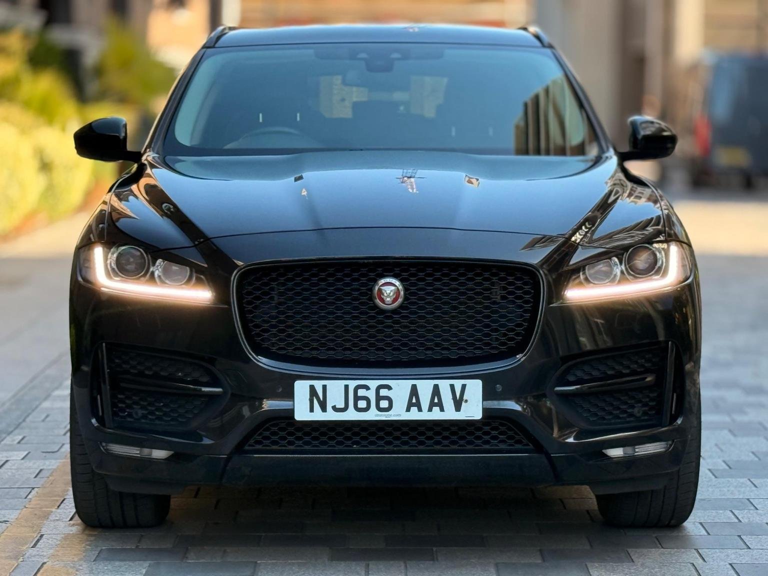 Jaguar F Pace