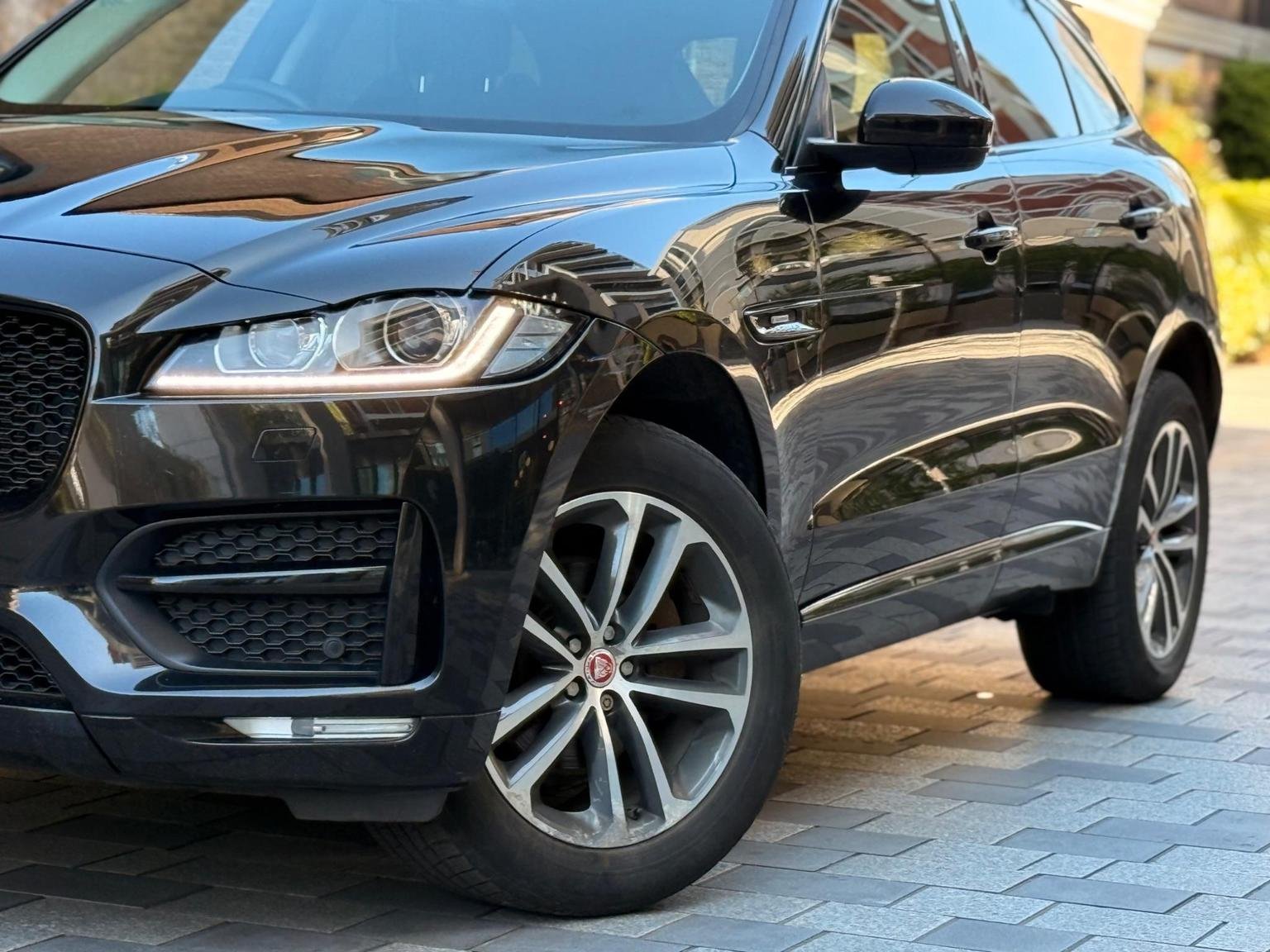 Jaguar F Pace