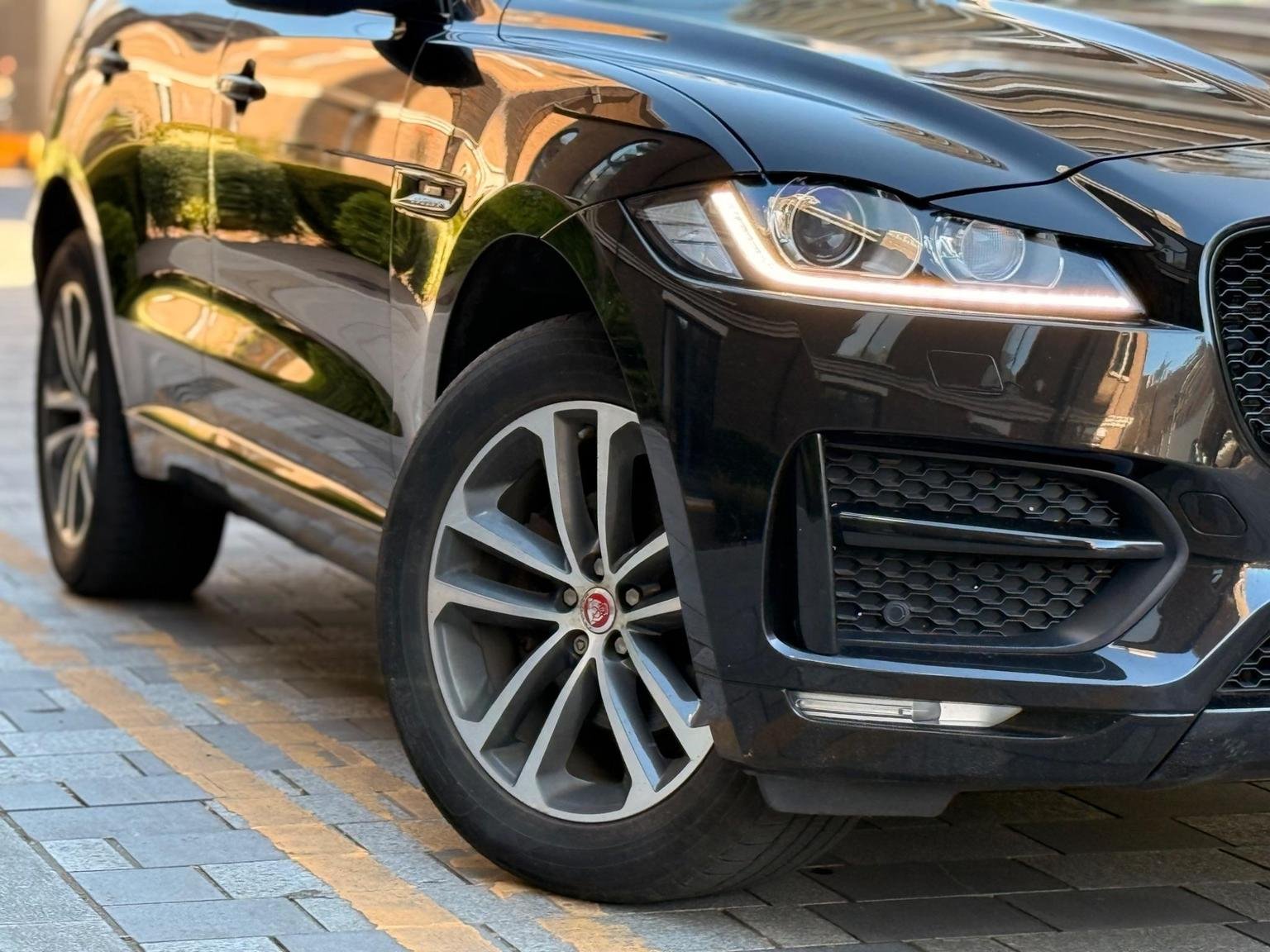 Jaguar F Pace