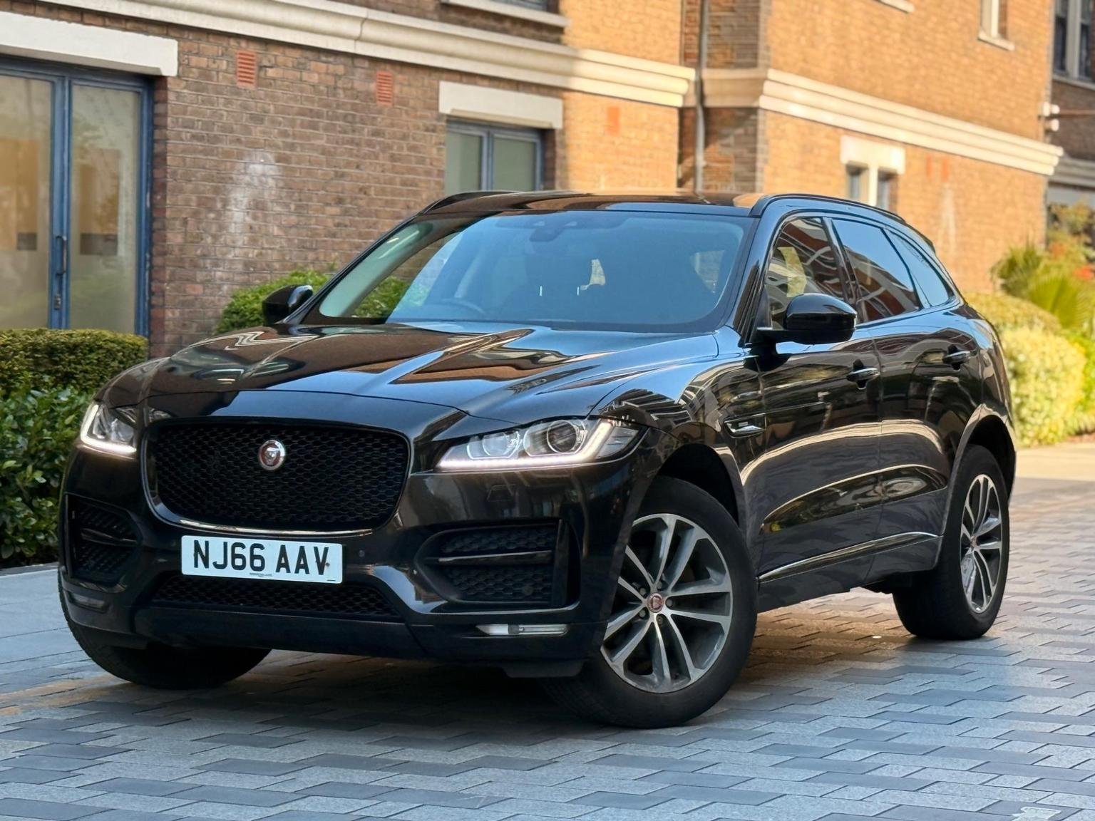 Jaguar F Pace