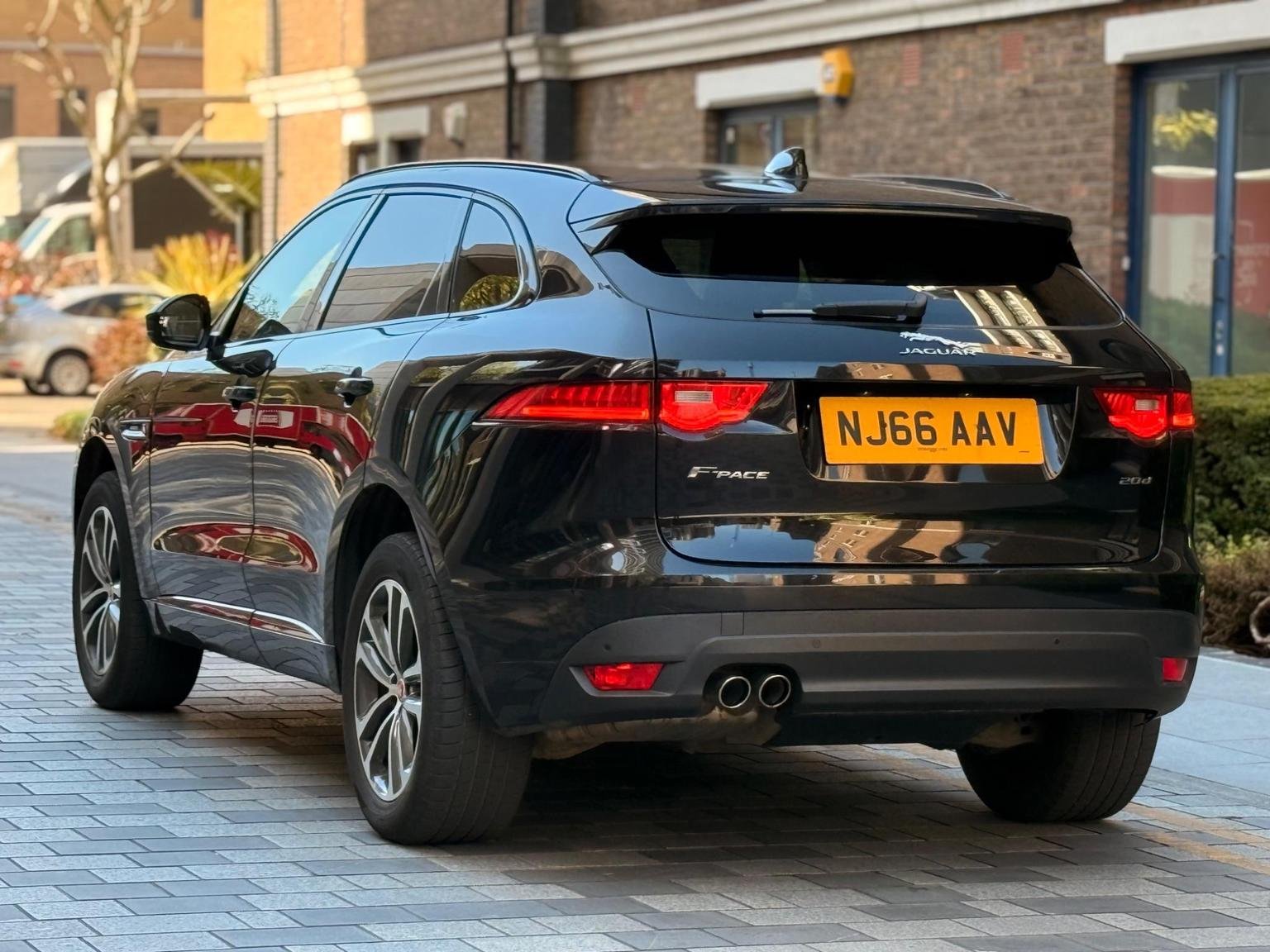 Jaguar F Pace