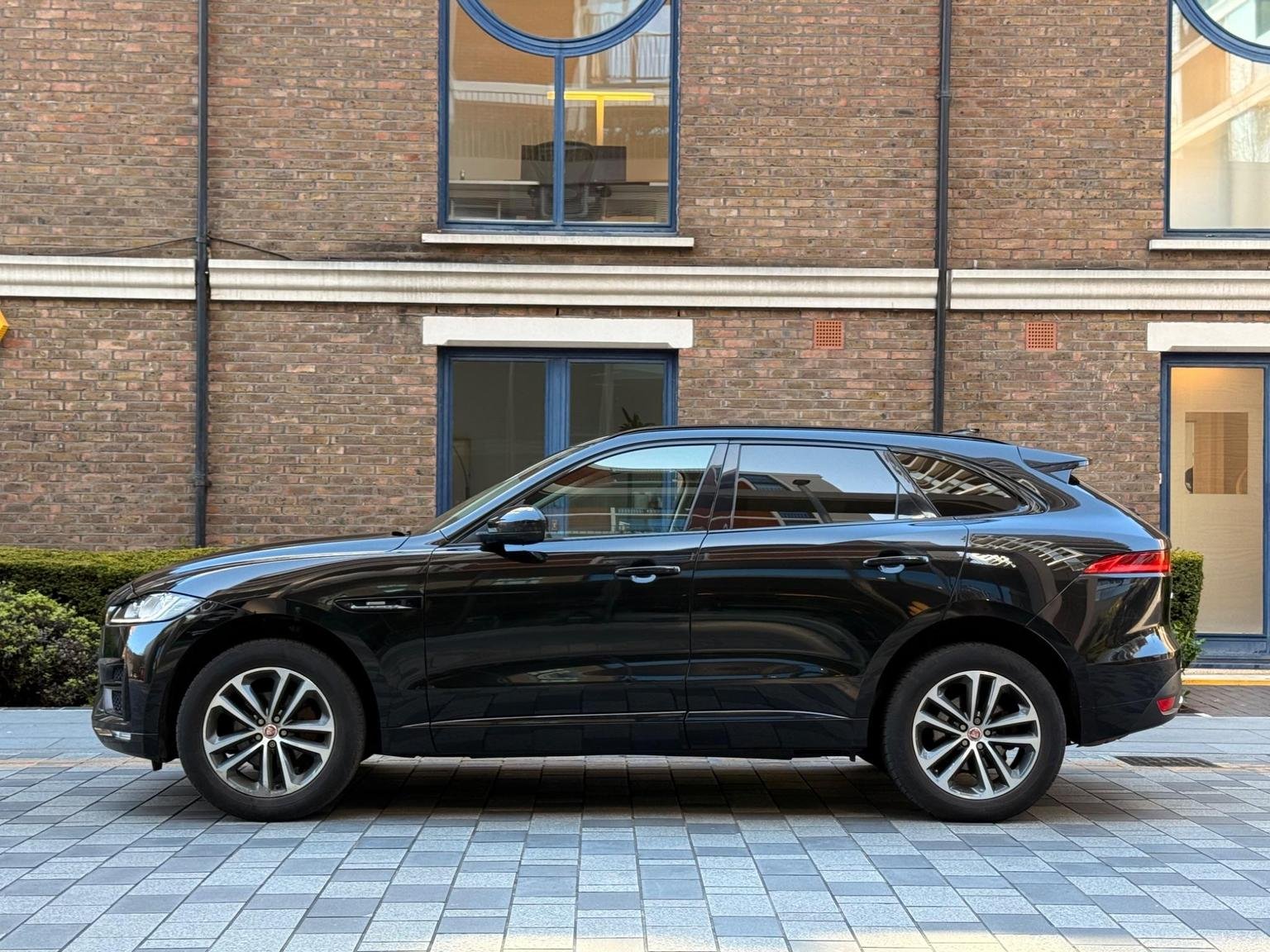Jaguar F Pace