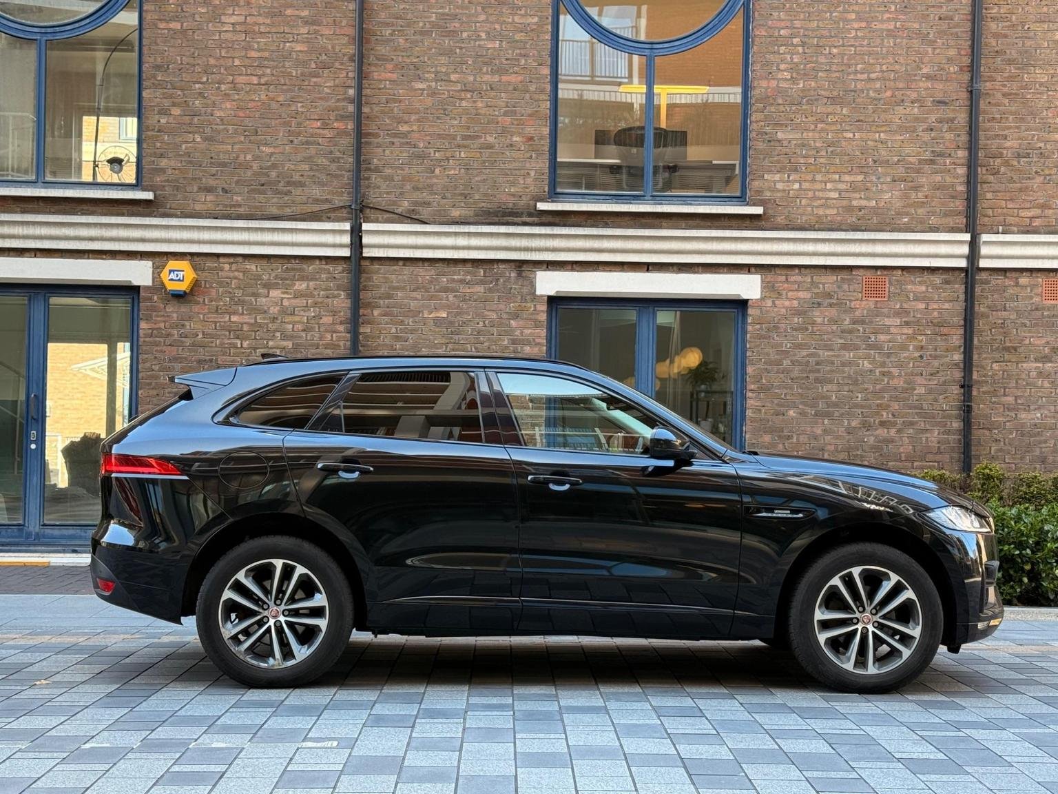 Jaguar F Pace