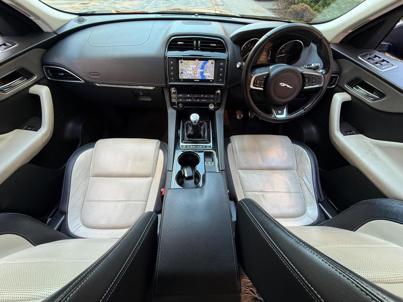Jaguar F Pace