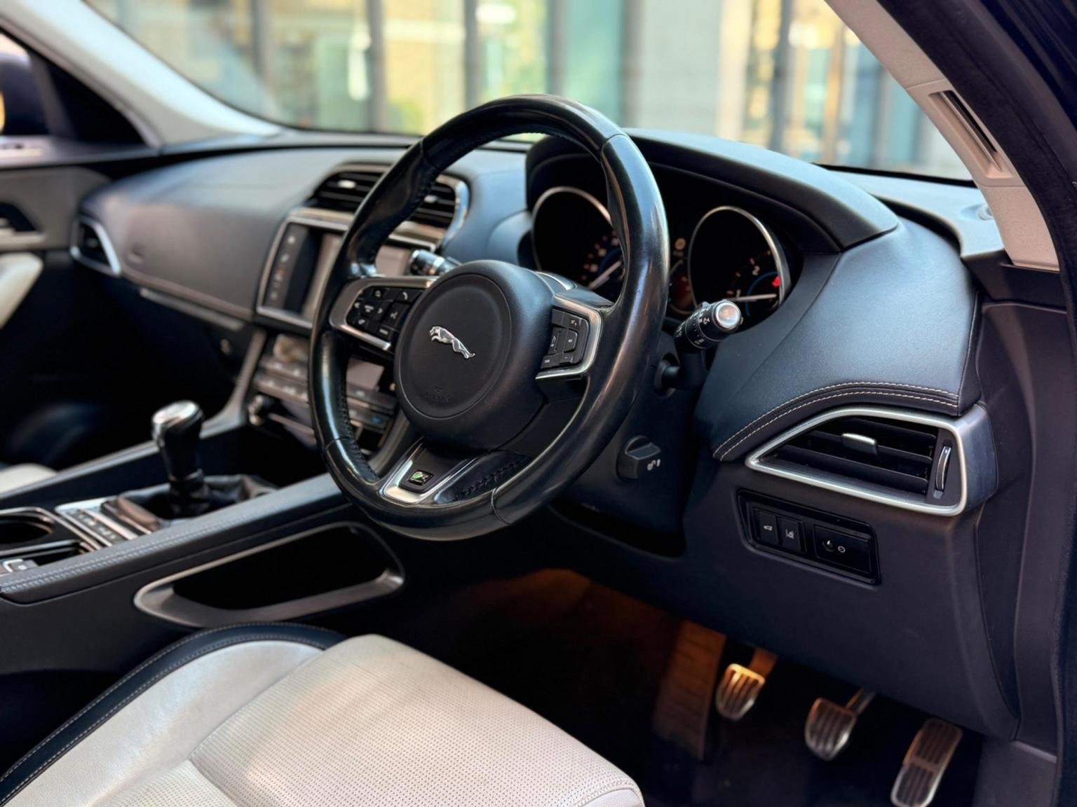 Jaguar F Pace