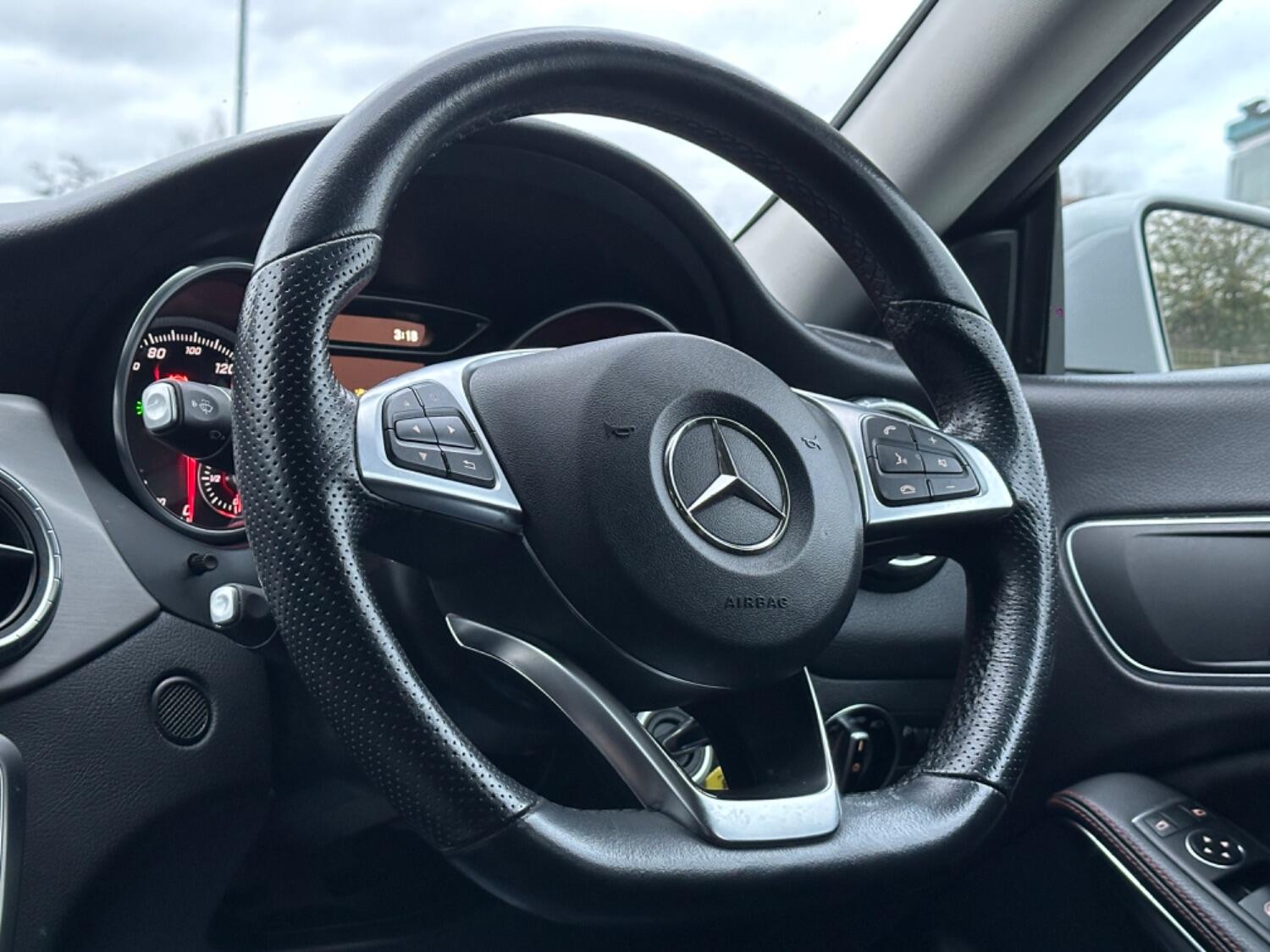 Mercedes Benz CLA