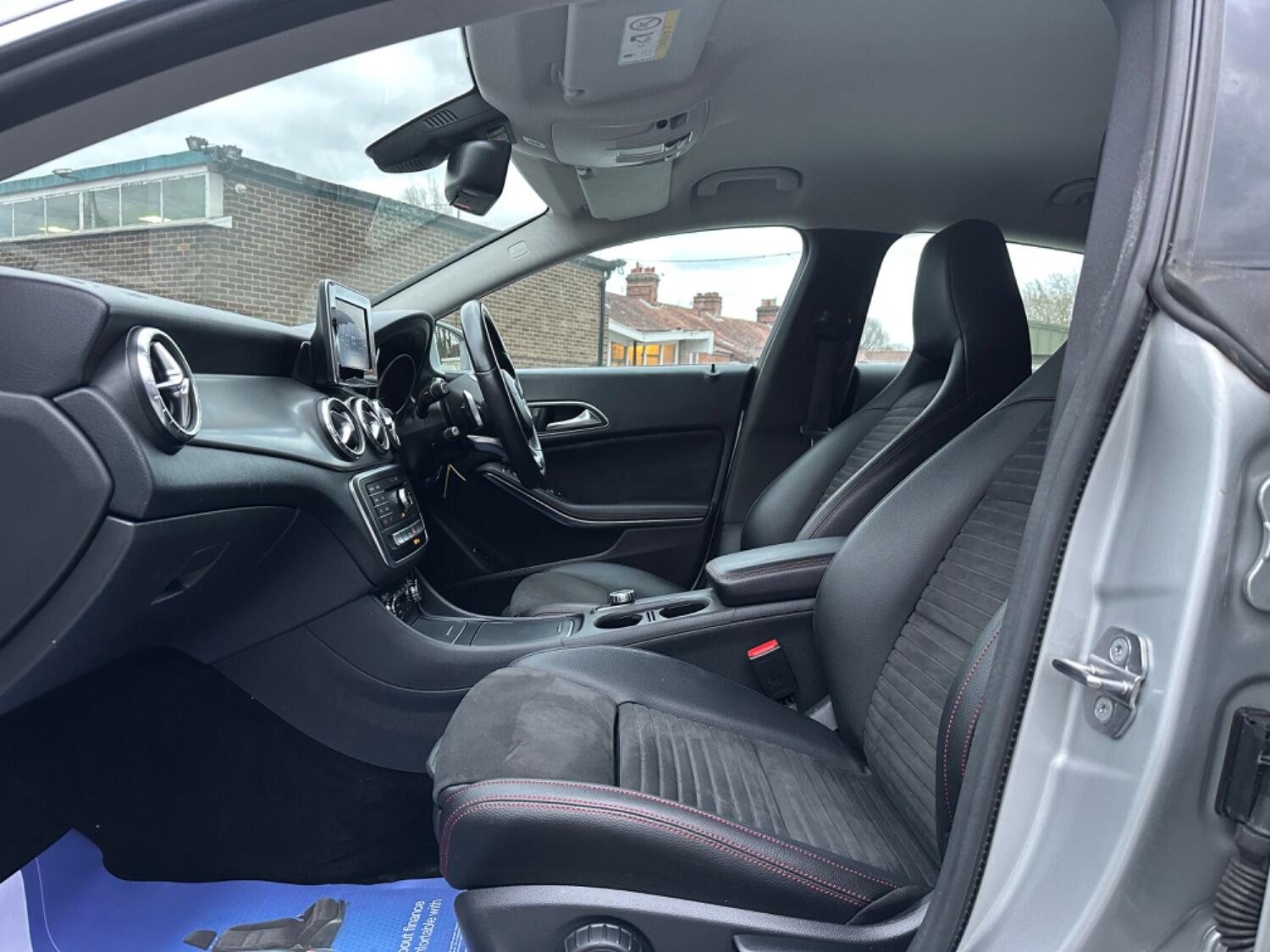 Mercedes Benz CLA