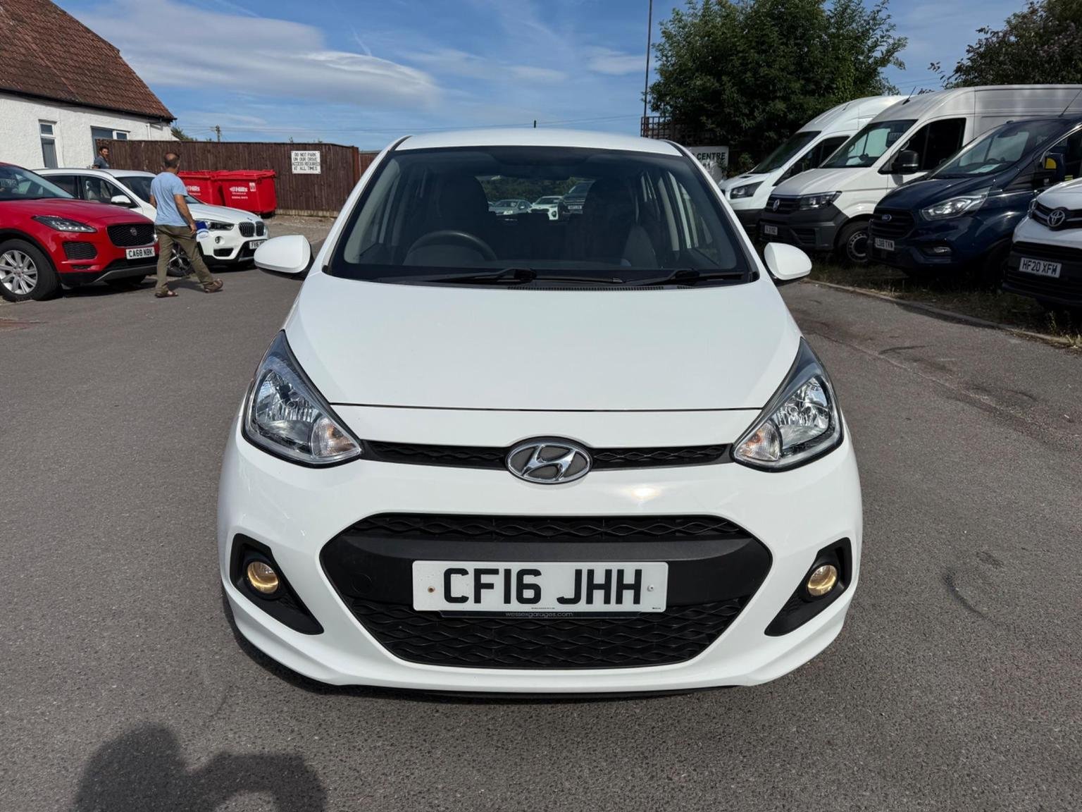 Hyundai i10