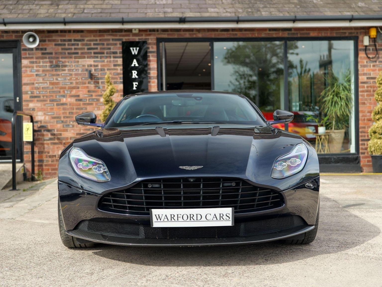 Aston Martin DB11