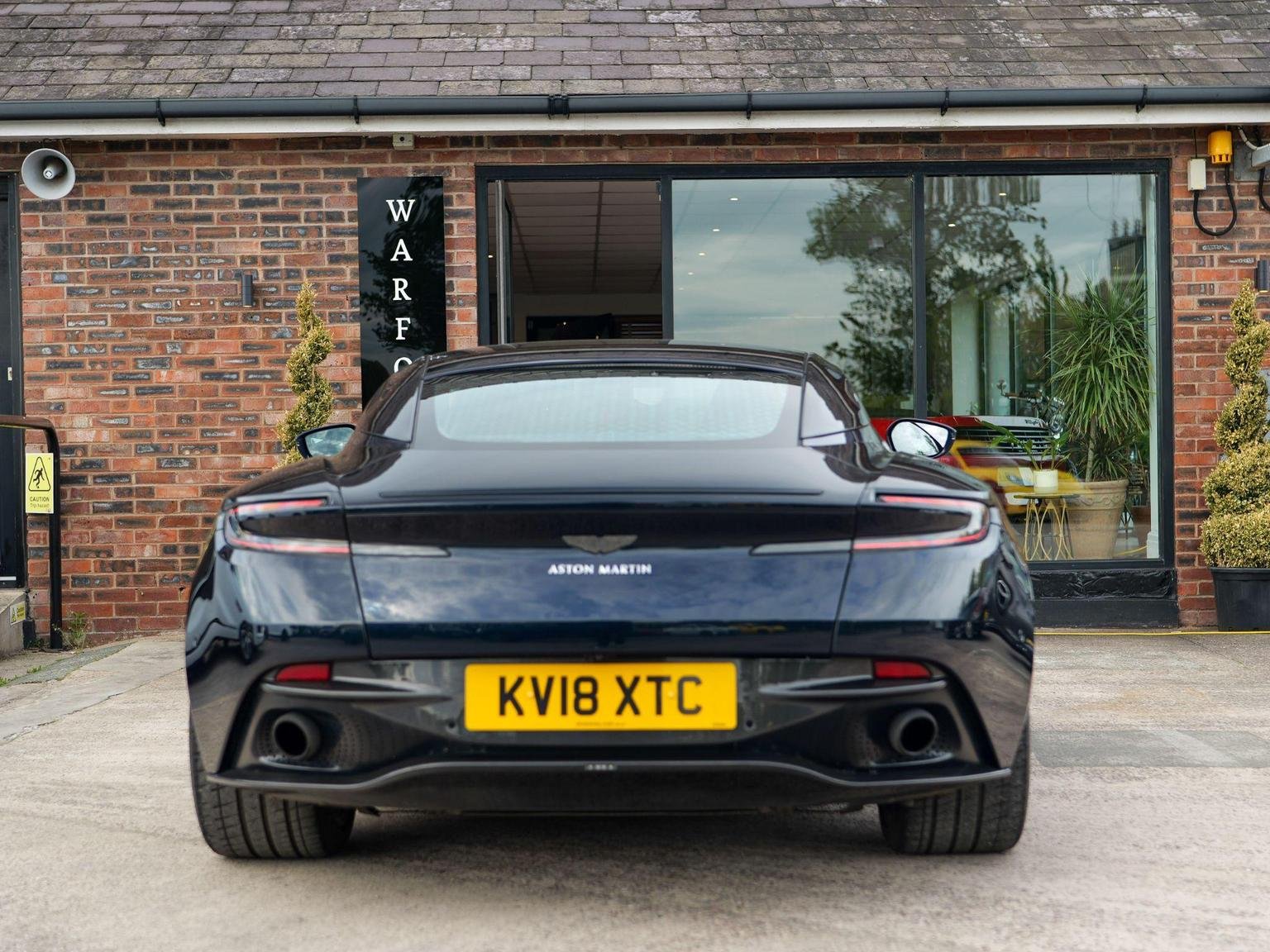 Aston Martin DB11