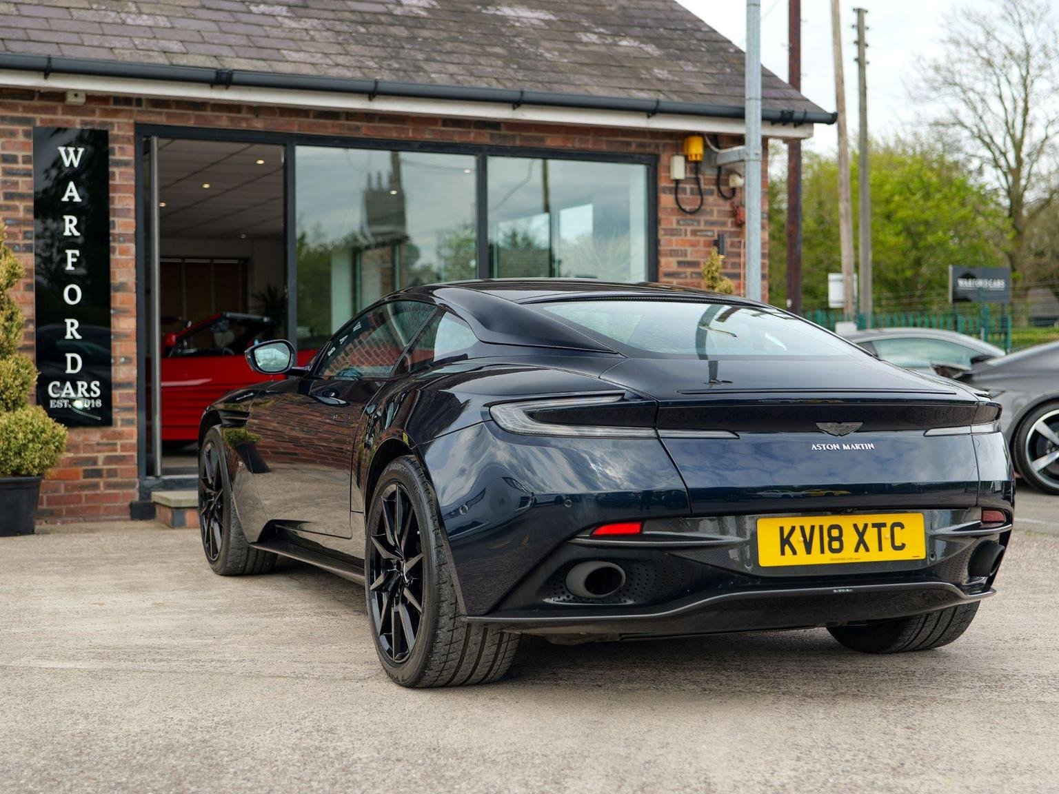 Aston Martin DB11