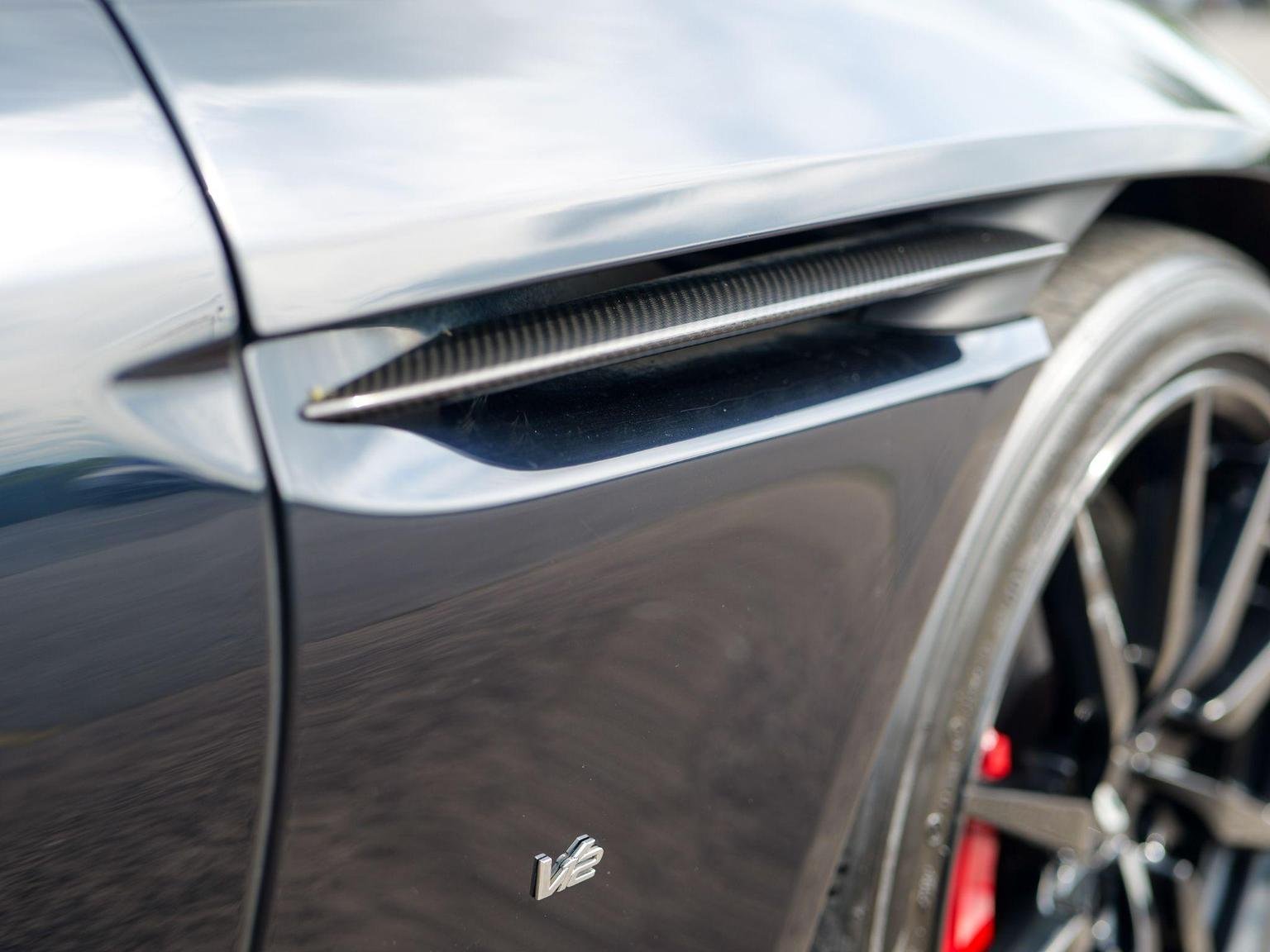 Aston Martin DB11
