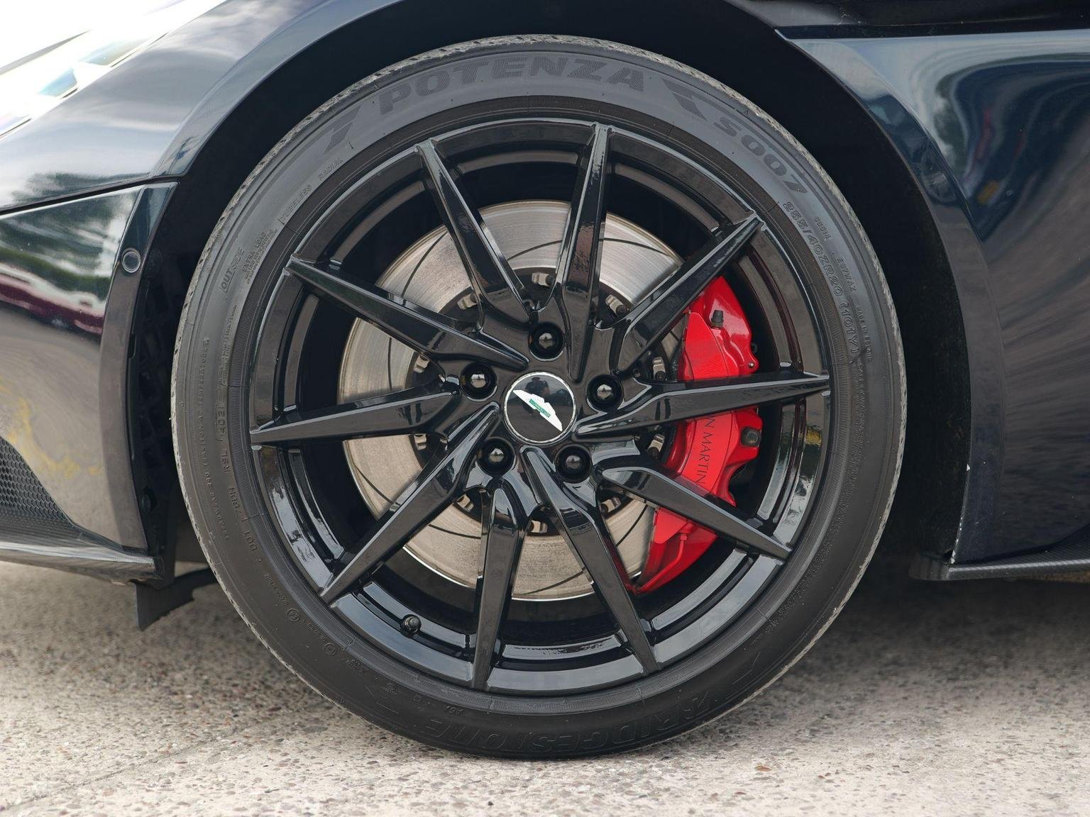 Aston Martin DB11