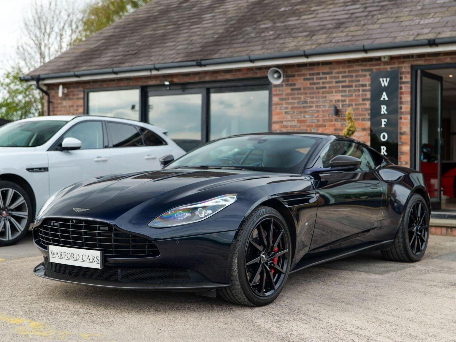 Aston Martin DB11