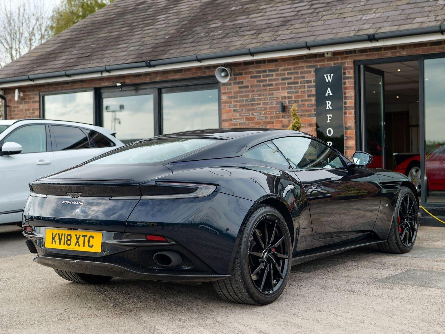 Aston Martin DB11