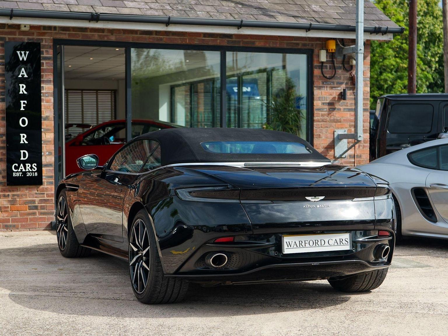 Aston Martin DB11