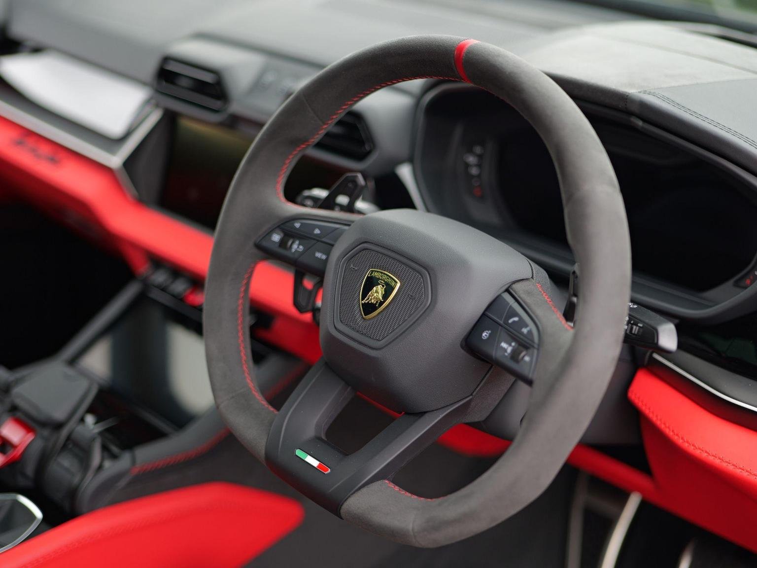 Lamborghini URUS