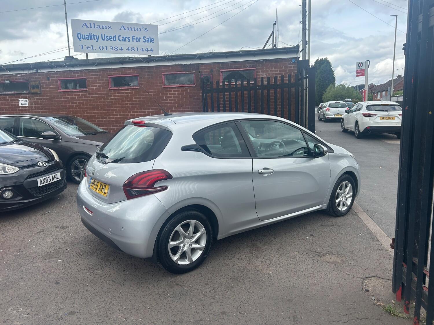 Peugeot 208