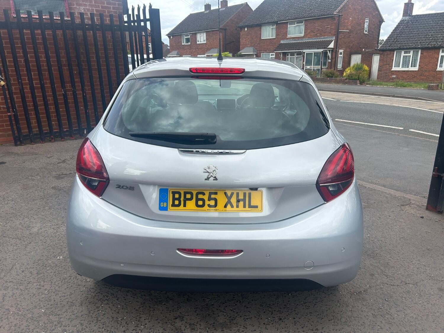 Peugeot 208