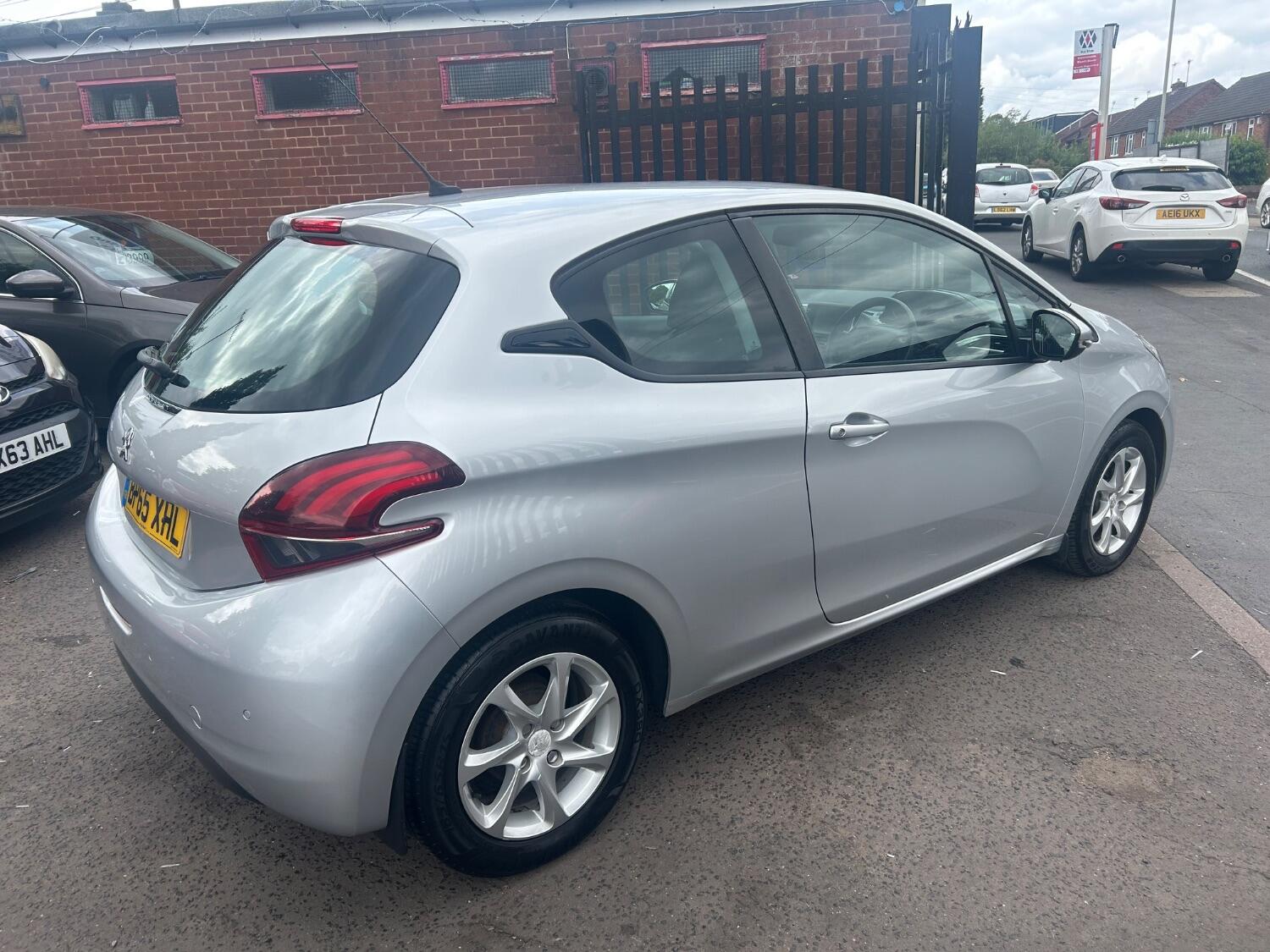 Peugeot 208