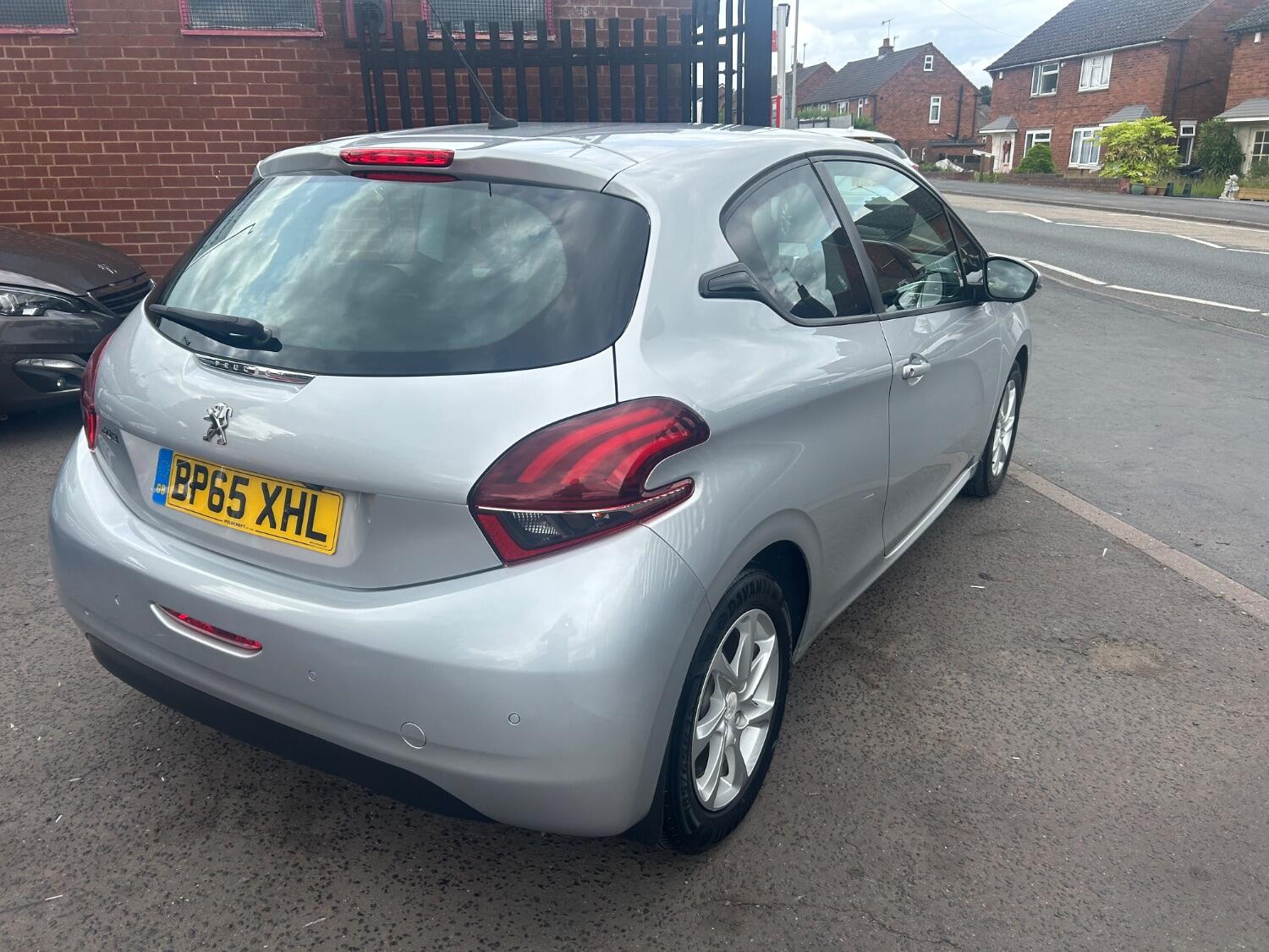 Peugeot 208