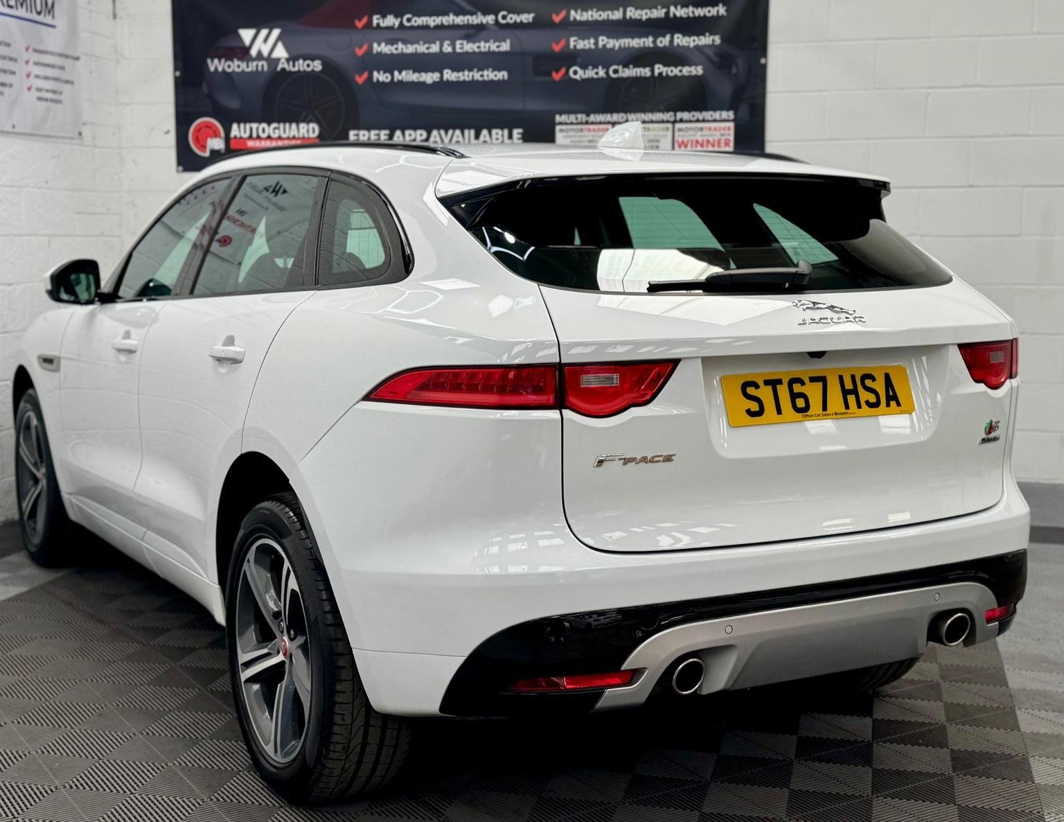 Jaguar F Pace