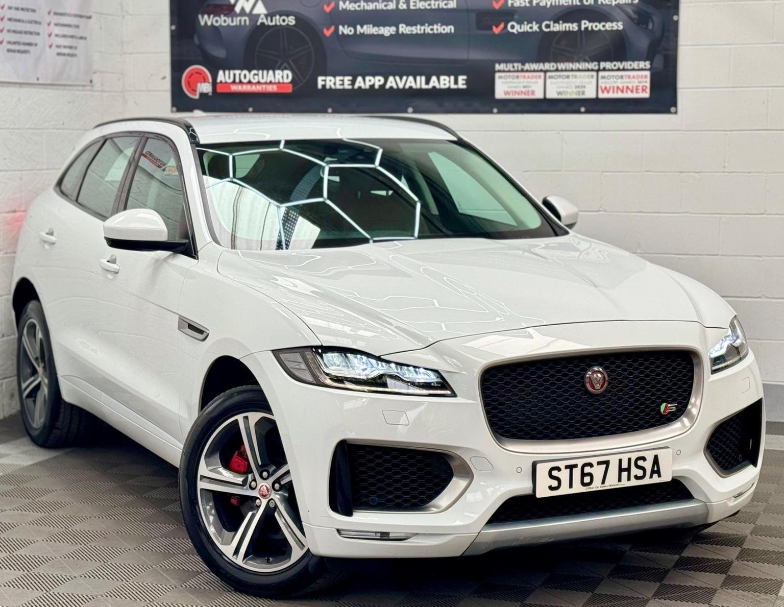 Jaguar F Pace