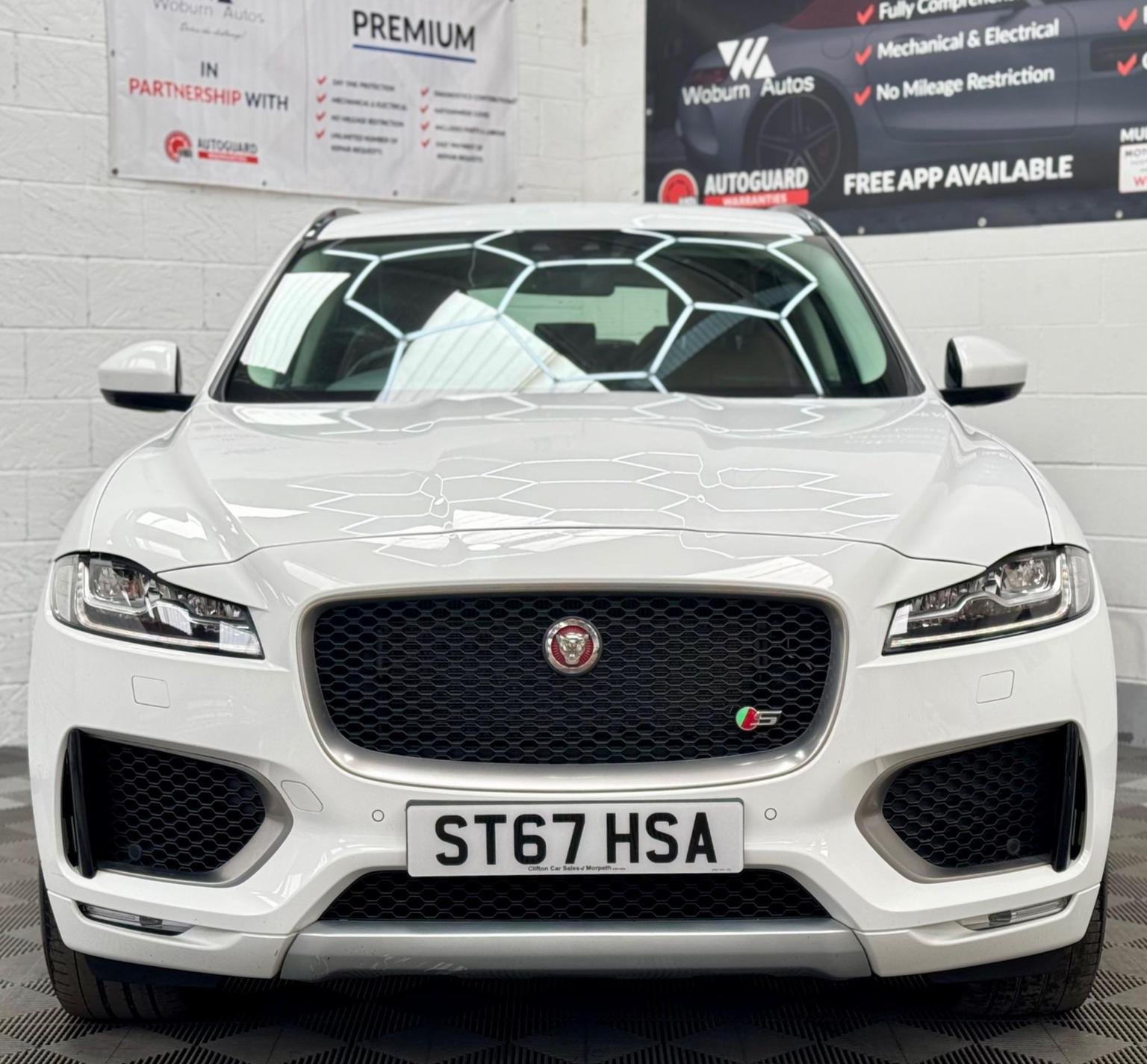 Jaguar F Pace