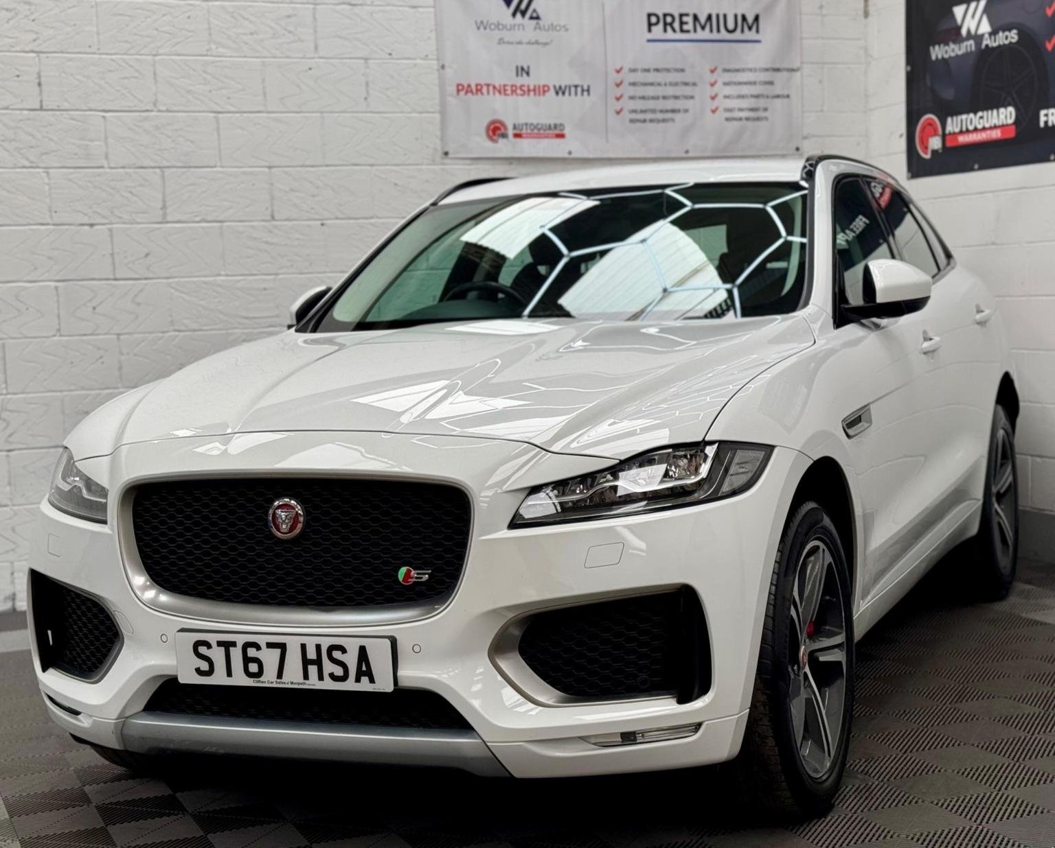 Jaguar F Pace