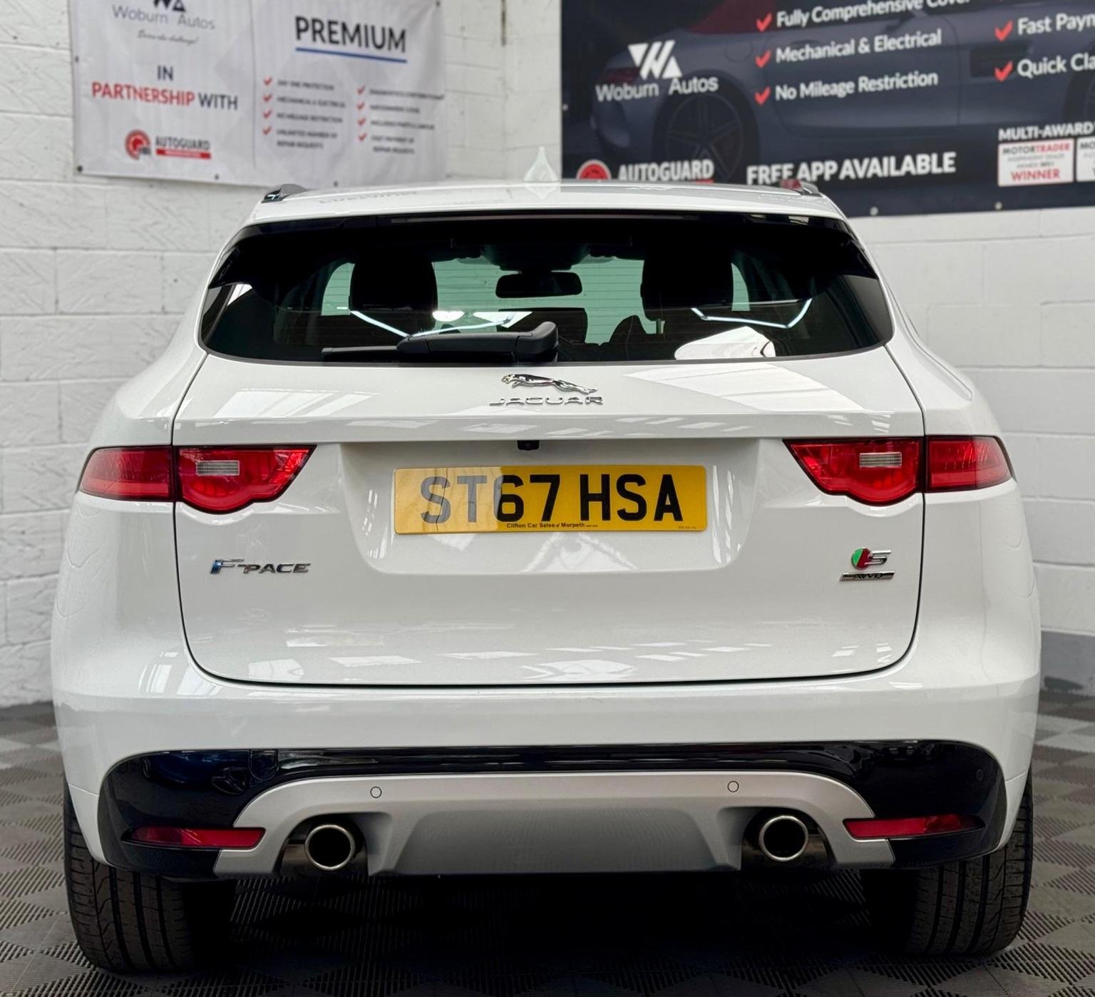 Jaguar F Pace