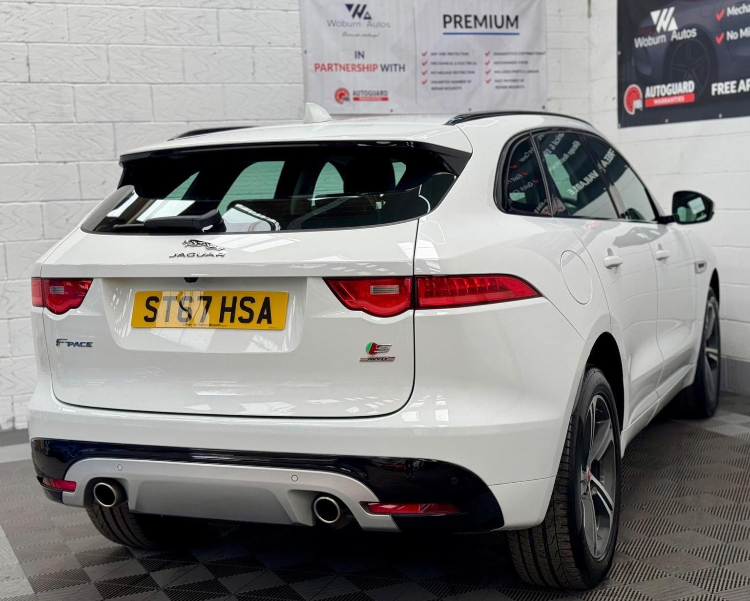 Jaguar F Pace