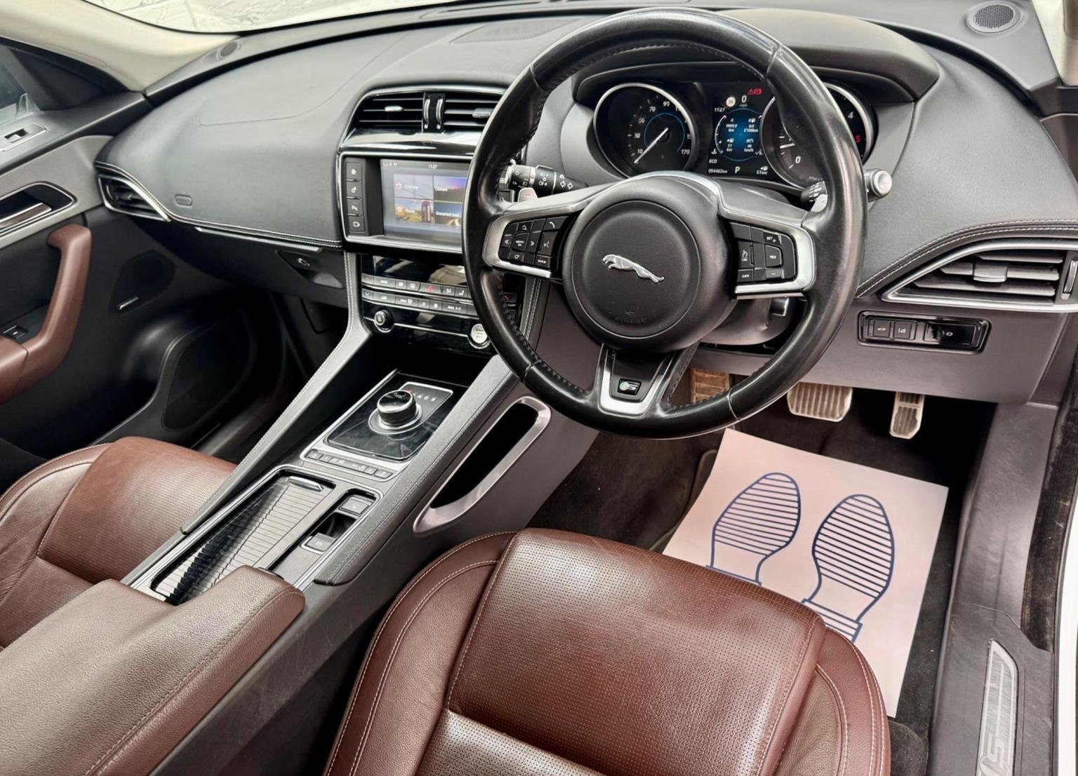 Jaguar F Pace