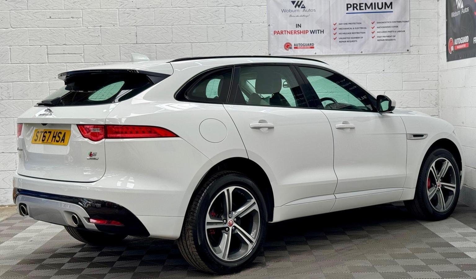 Jaguar F Pace