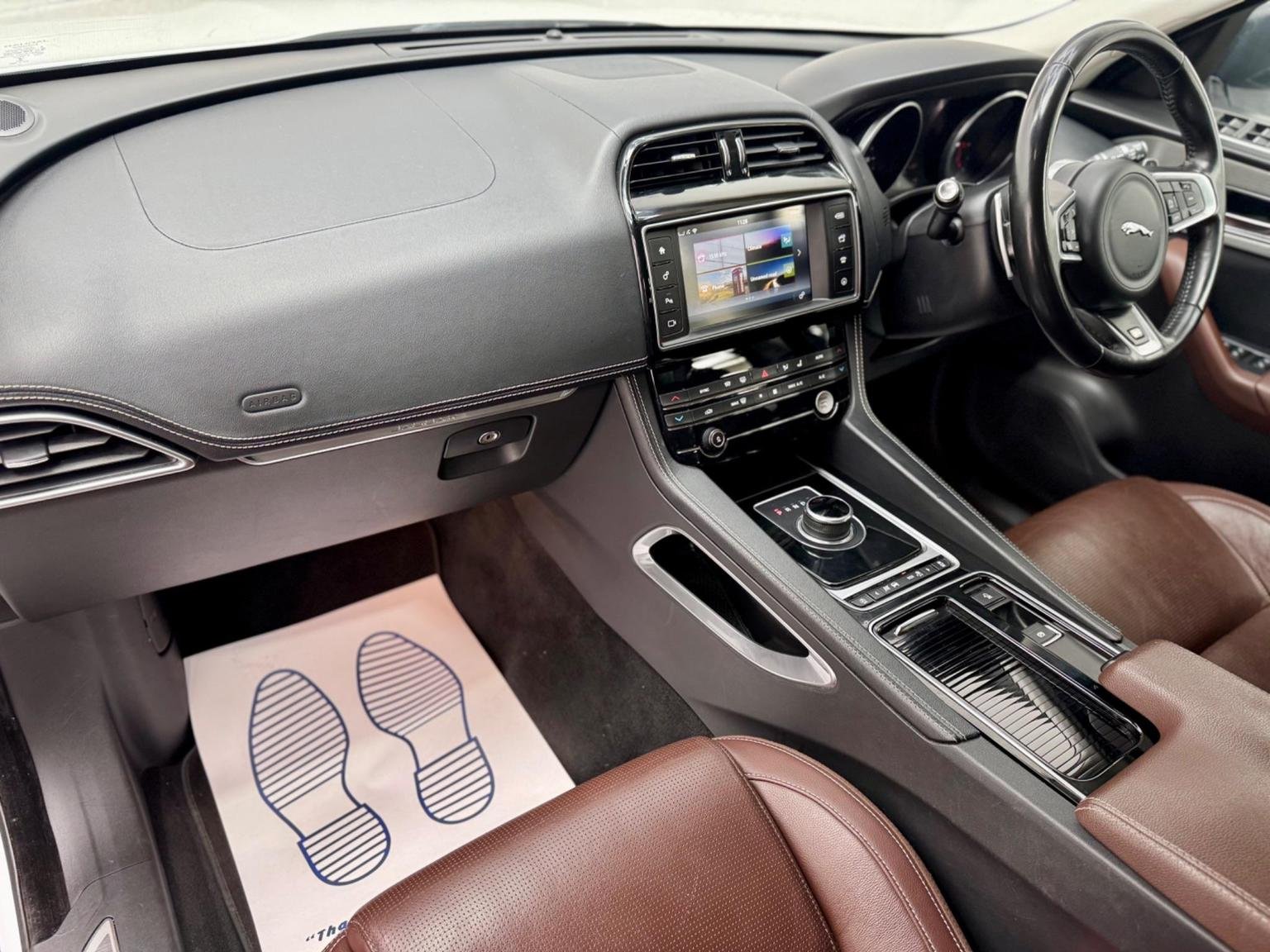 Jaguar F Pace