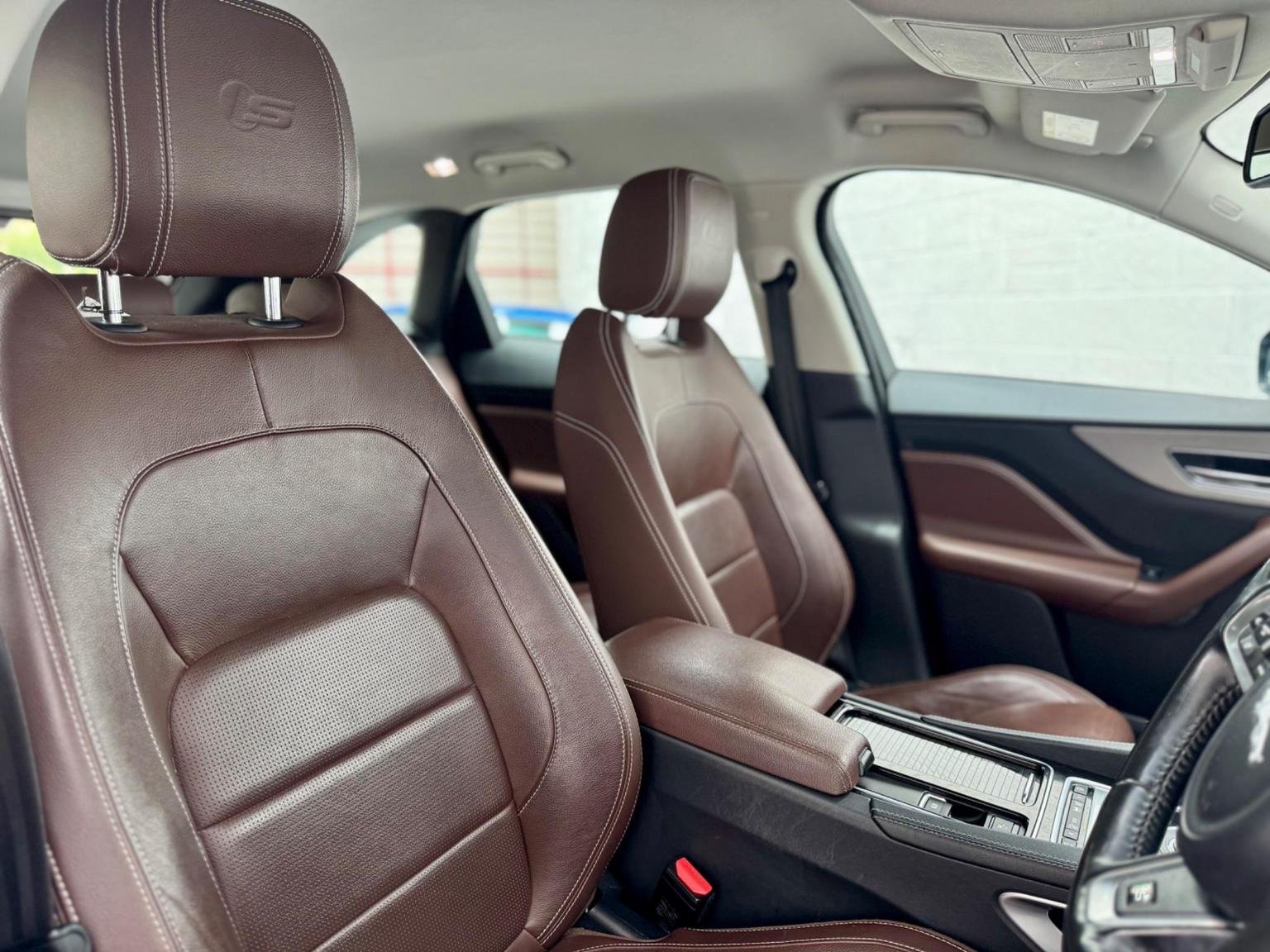 Jaguar F Pace
