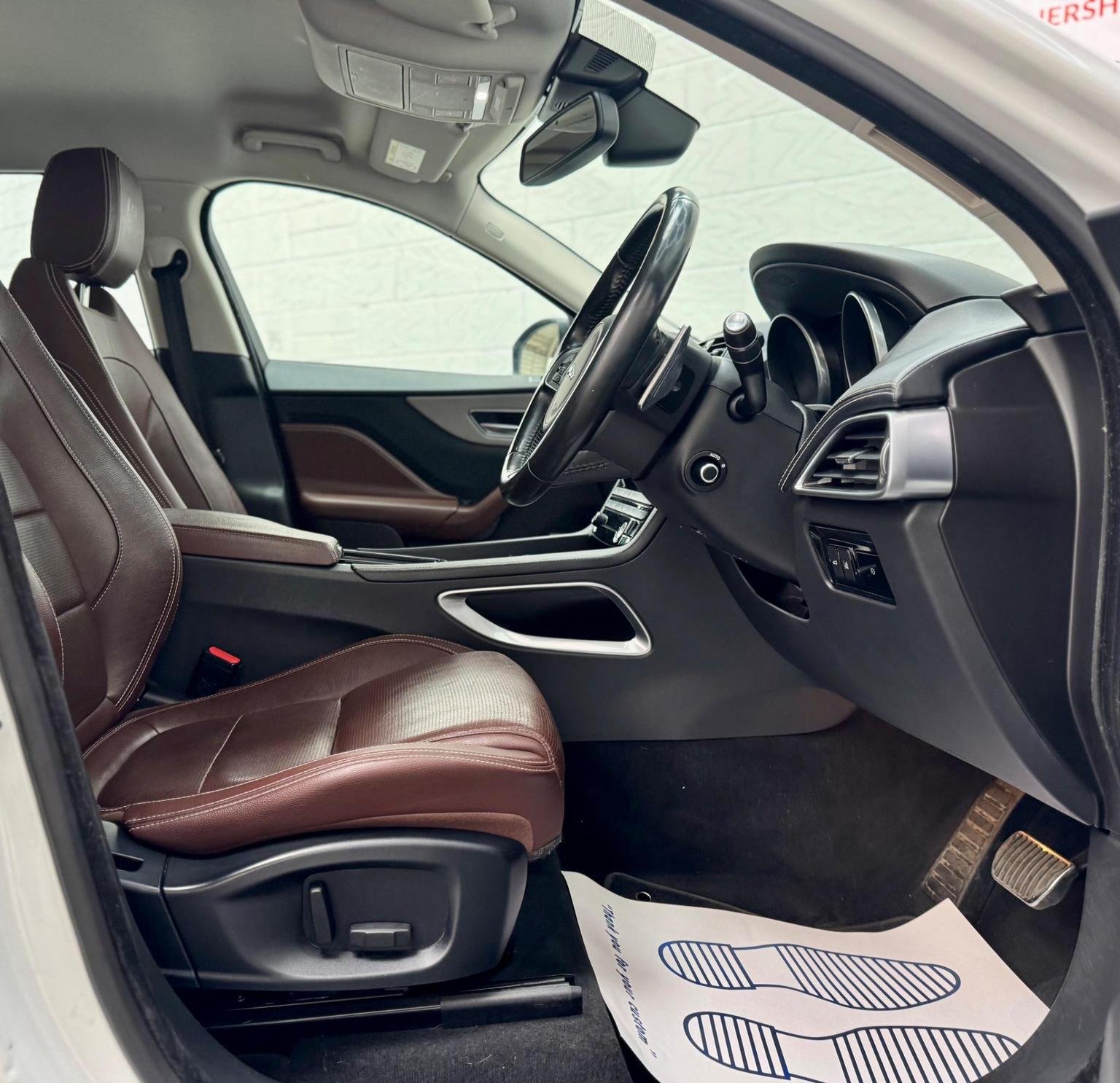 Jaguar F Pace