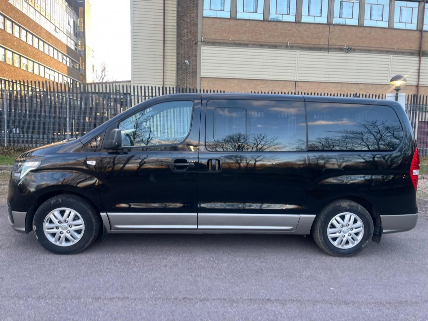 Hyundai i800
