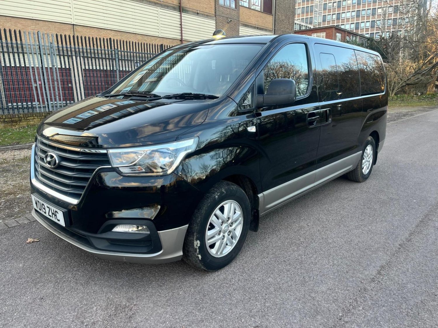 Hyundai i800