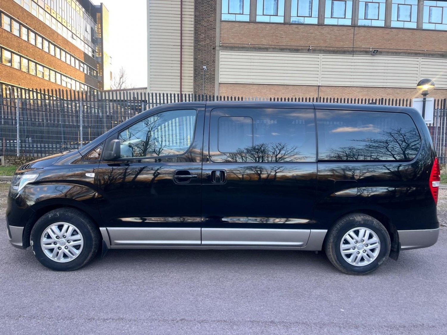 Hyundai i800