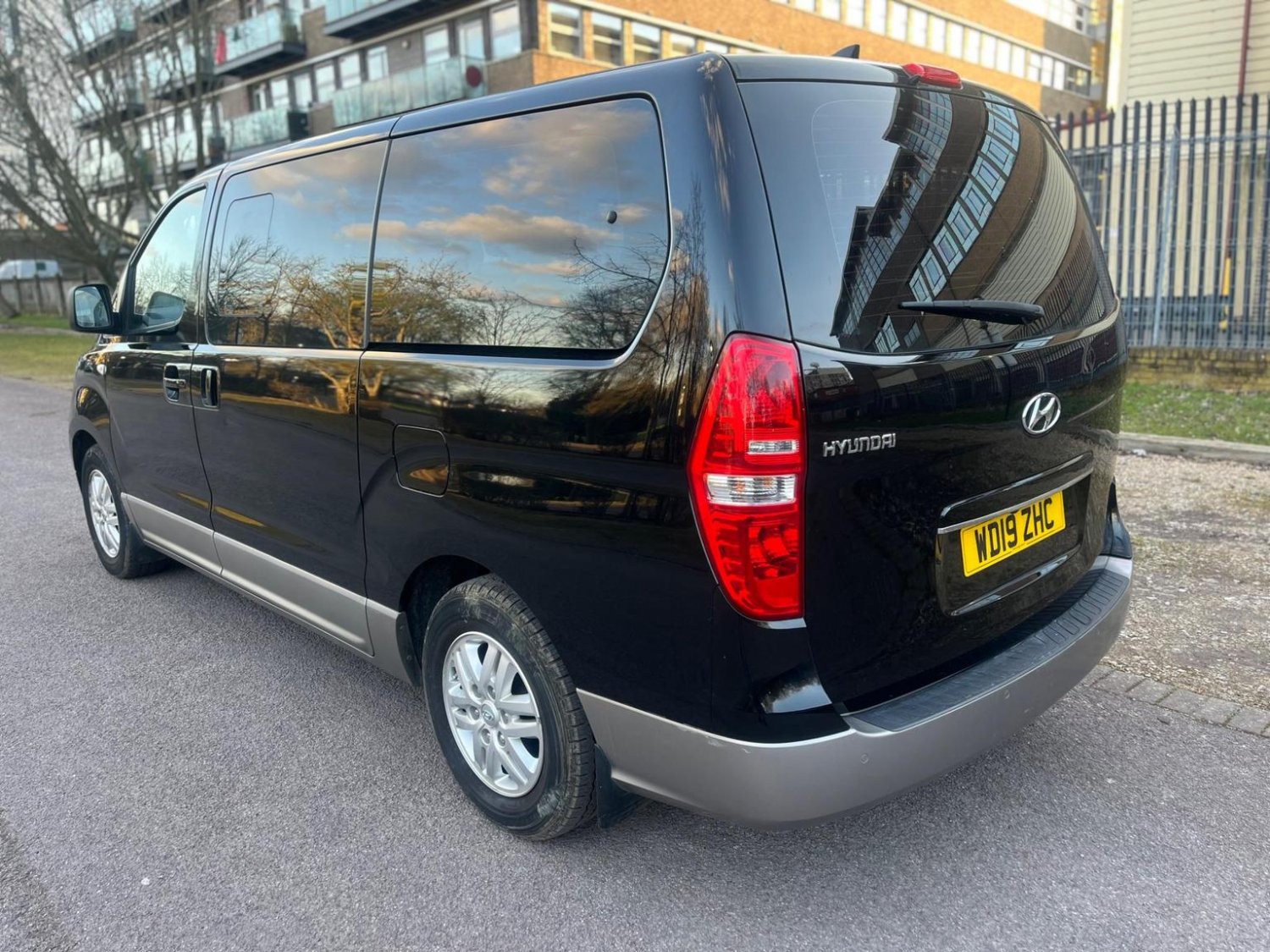 Hyundai i800