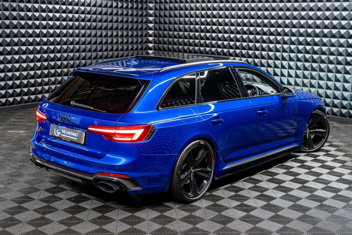 Audi RS4 Saloon