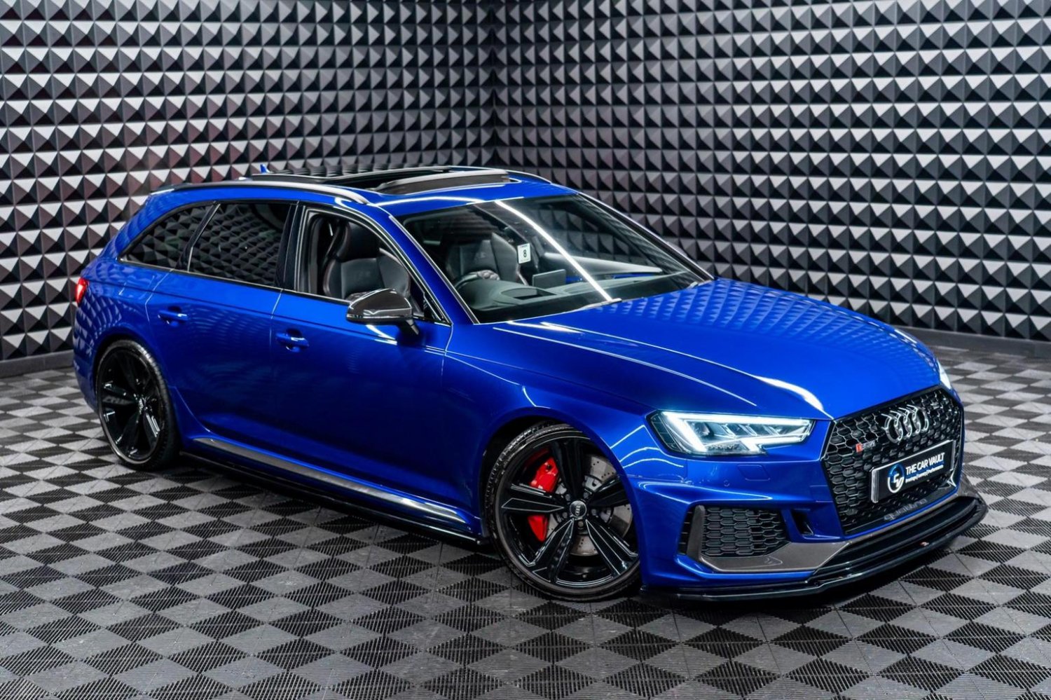 Audi RS4 Saloon
