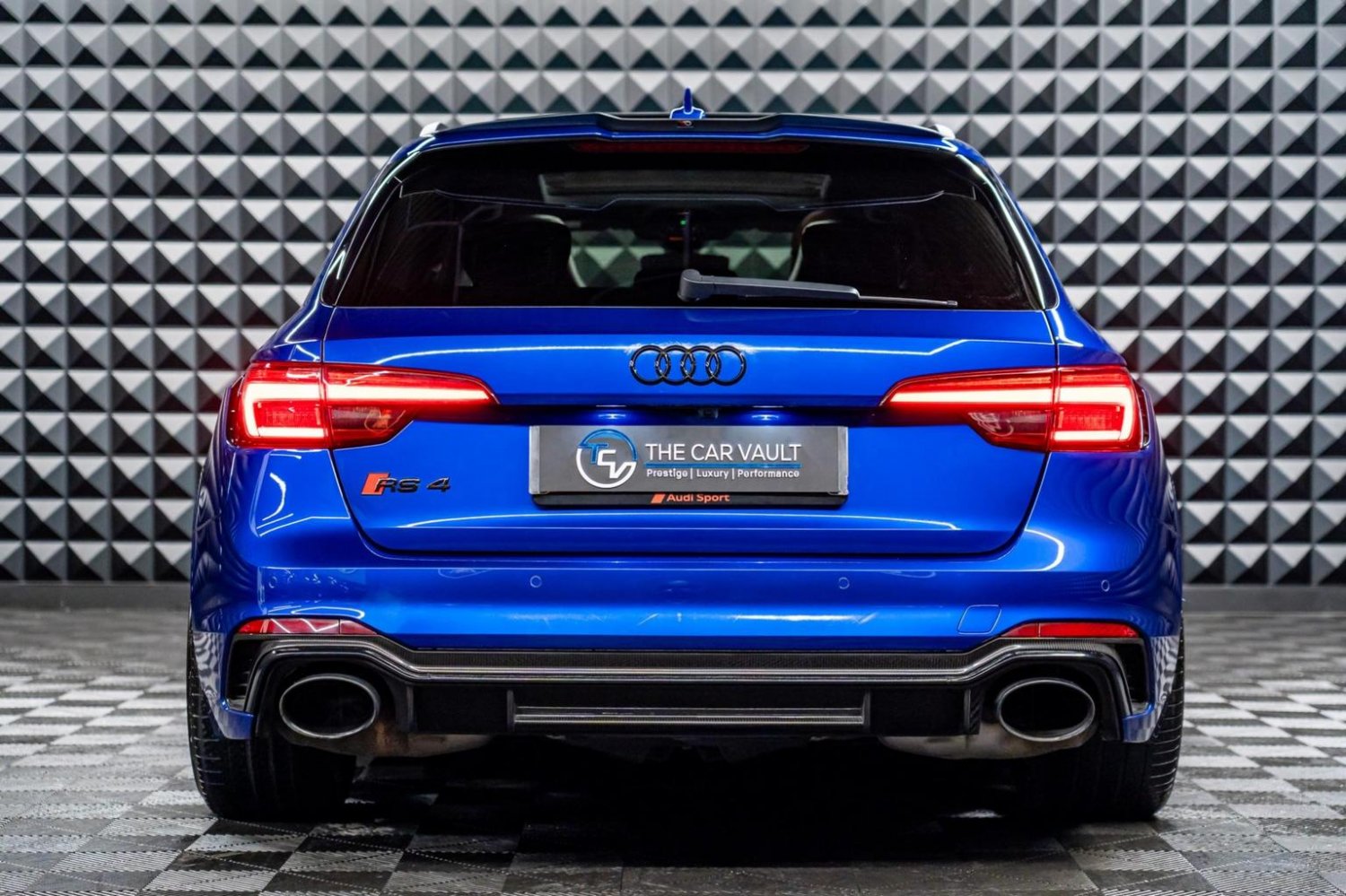 Audi RS4 Saloon