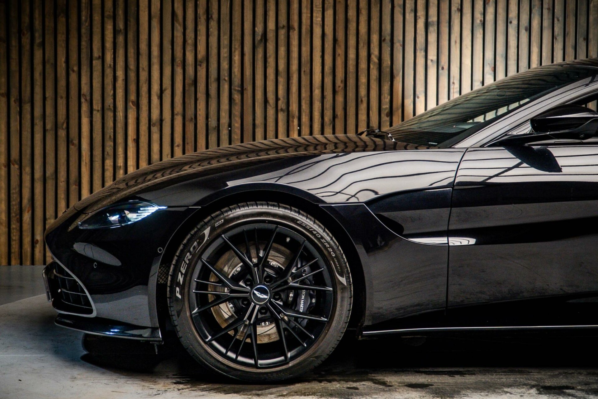 Aston Martin Vantage