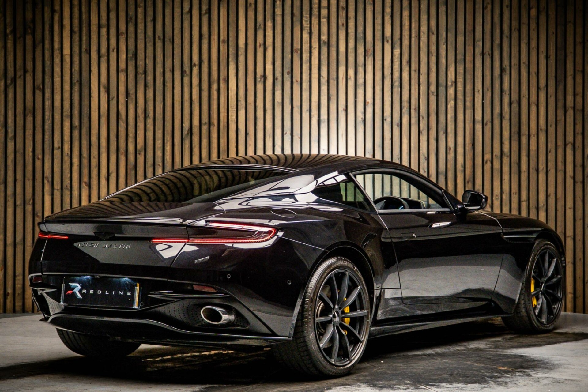 Aston Martin DB11