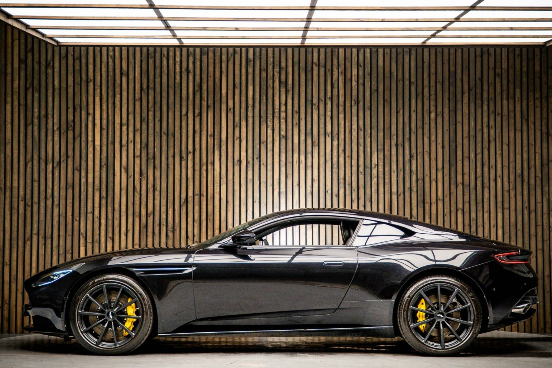 Aston Martin DB11