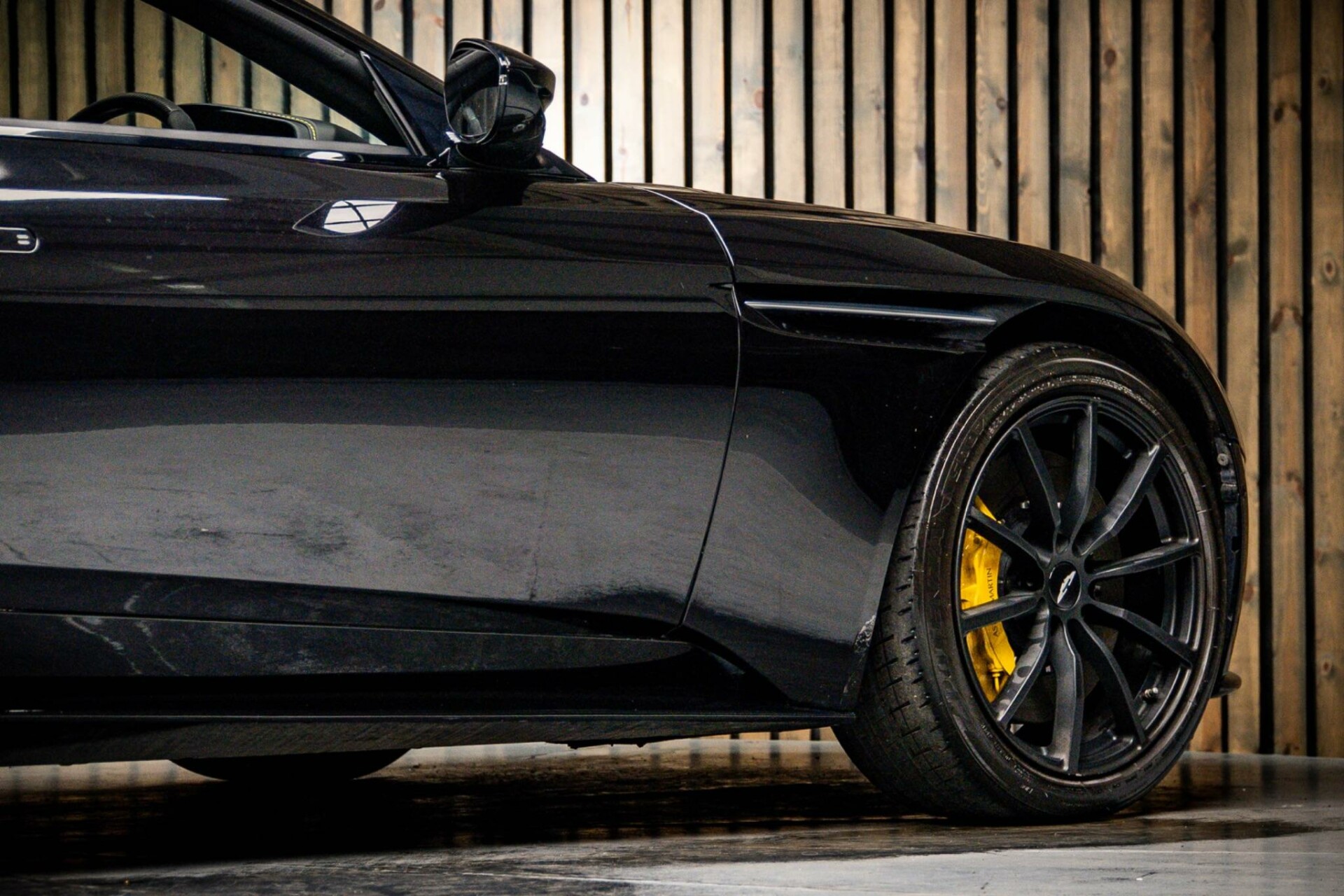 Aston Martin DB11